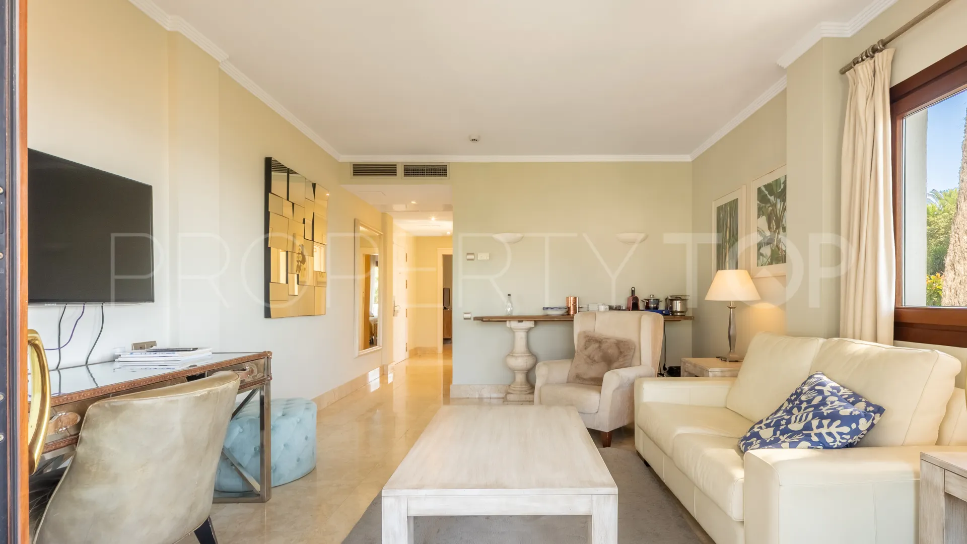 For sale penthouse in Hotel Puente Romano