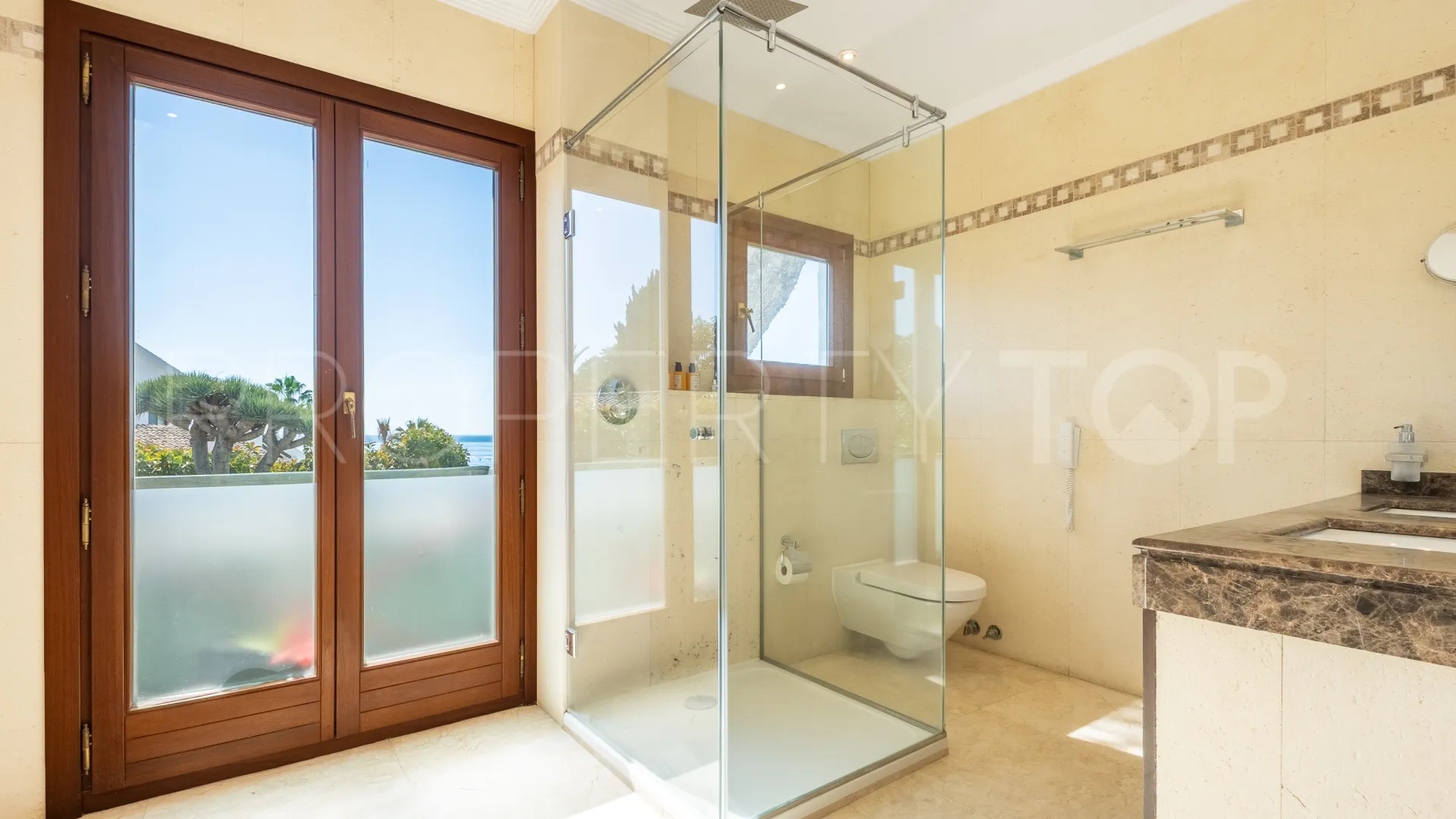 For sale penthouse in Hotel Puente Romano