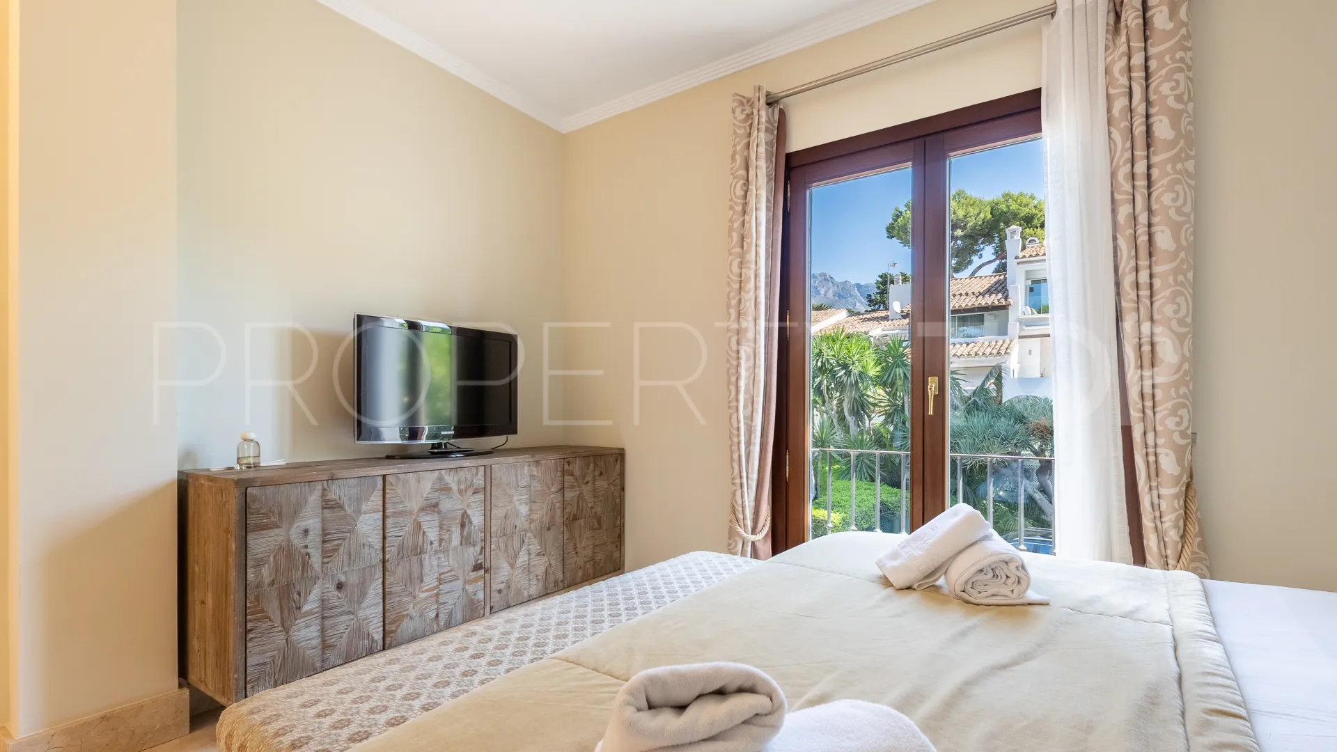 For sale penthouse in Hotel Puente Romano