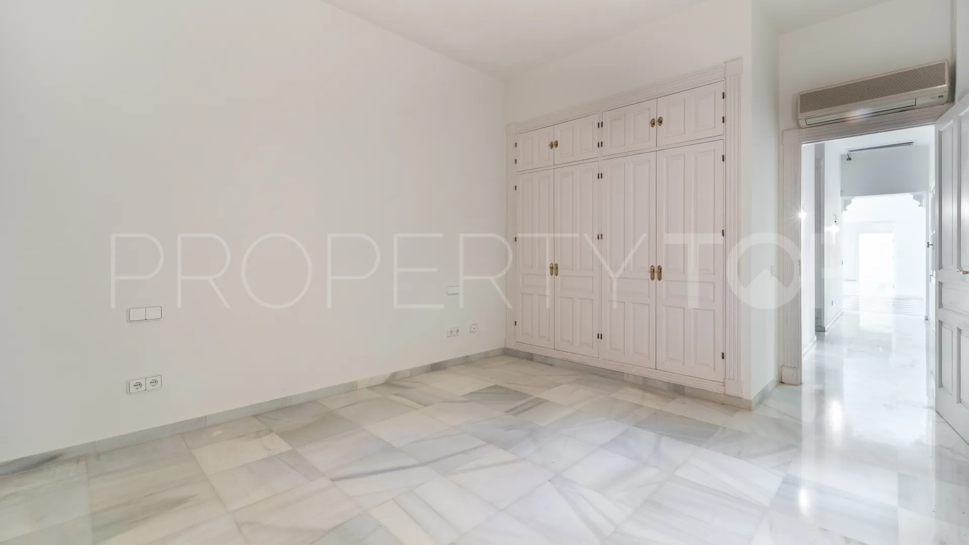 For sale 7 bedrooms villa in El Madroñal