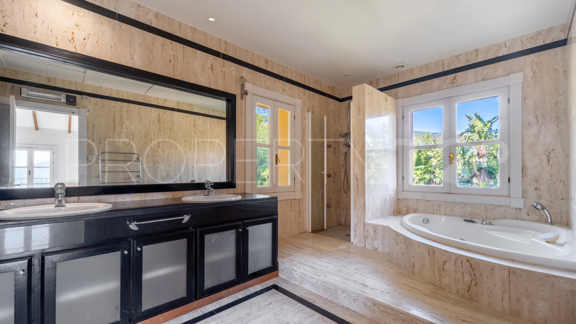 For sale 7 bedrooms villa in El Madroñal