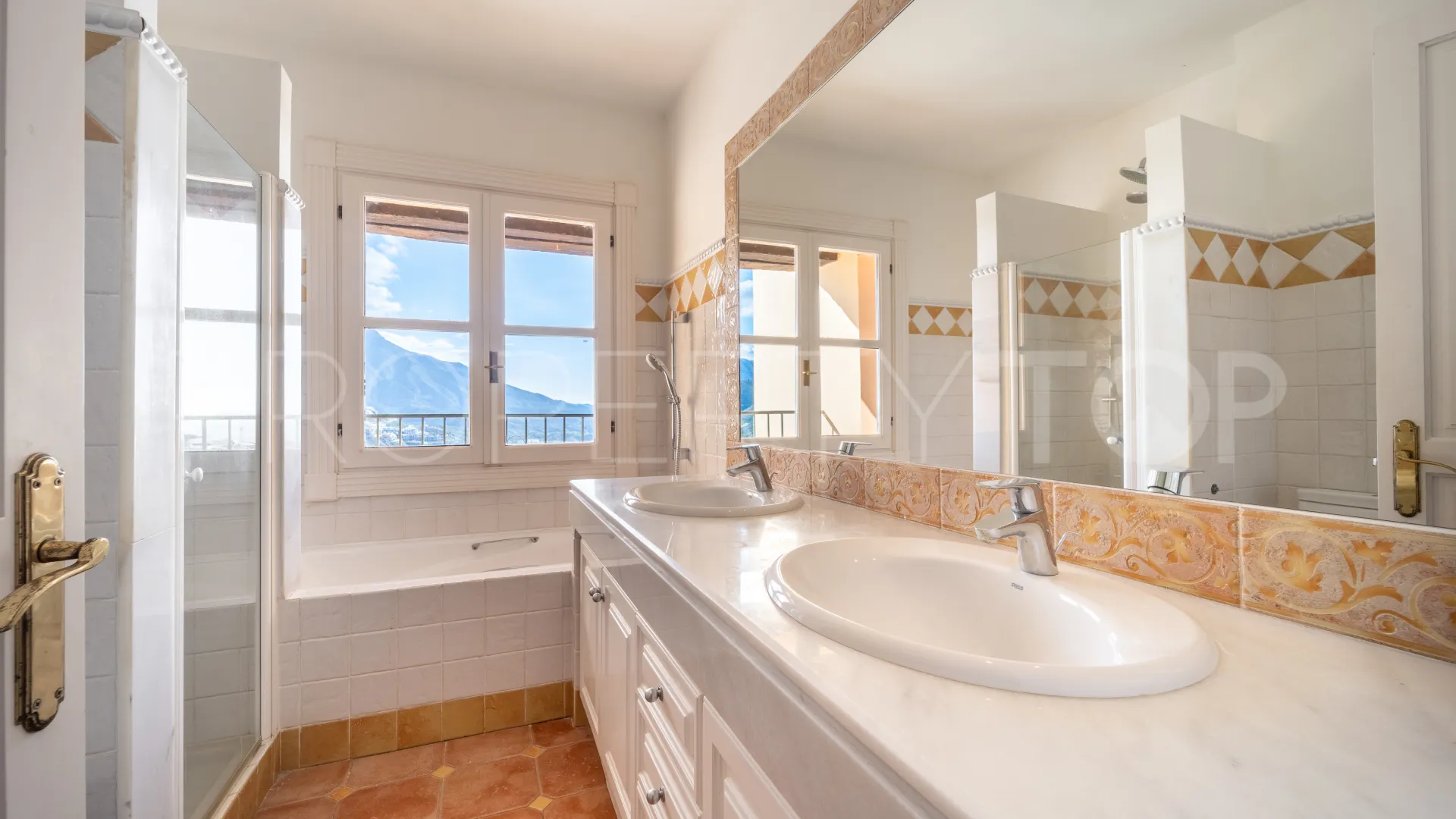 For sale 7 bedrooms villa in El Madroñal