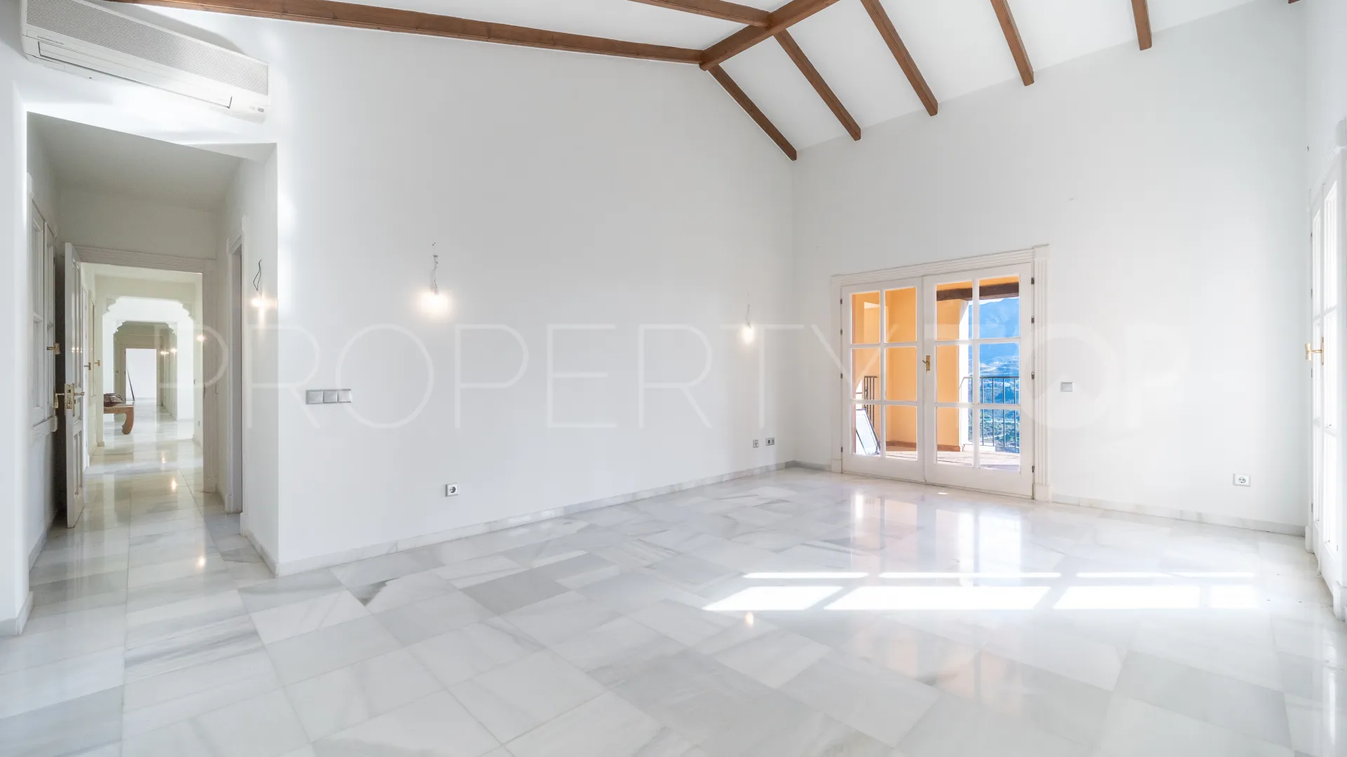 For sale 7 bedrooms villa in El Madroñal