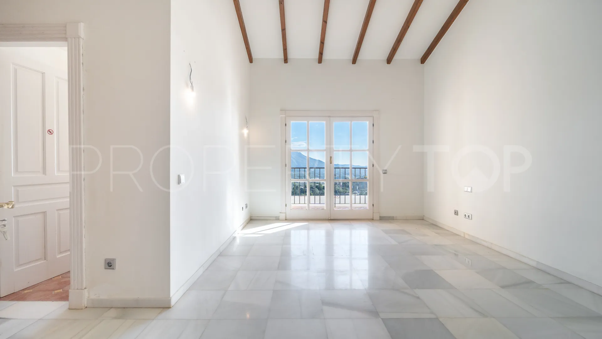 For sale 7 bedrooms villa in El Madroñal