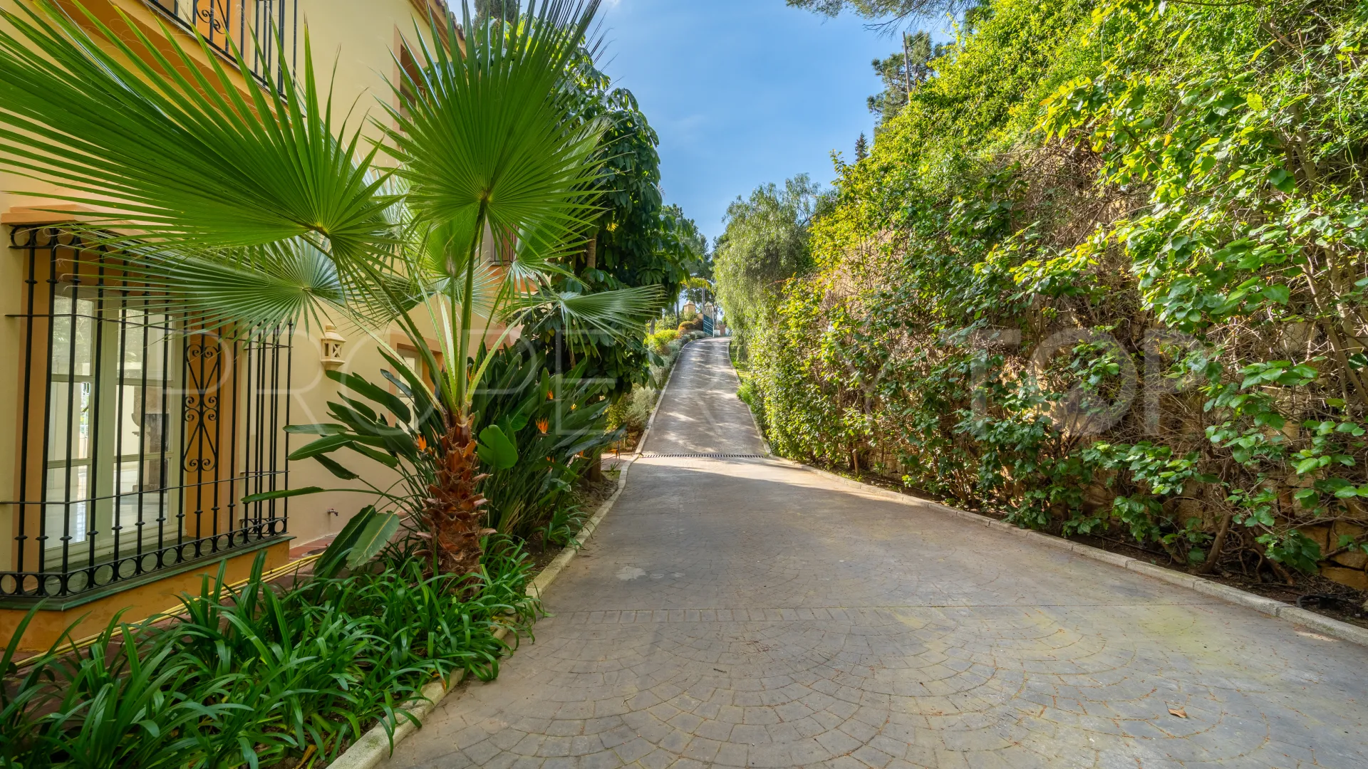 For sale 7 bedrooms villa in El Madroñal