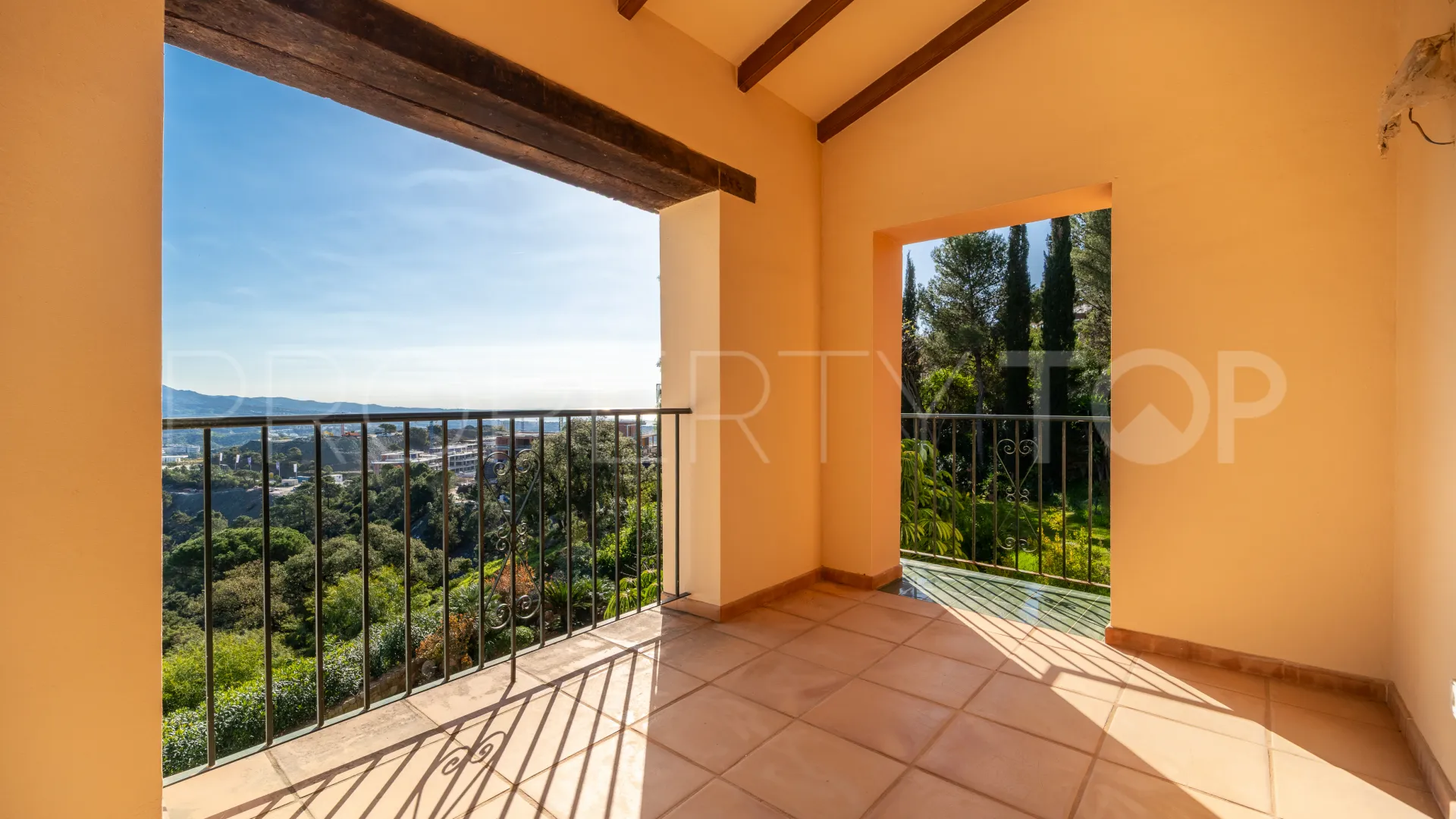 For sale 7 bedrooms villa in El Madroñal
