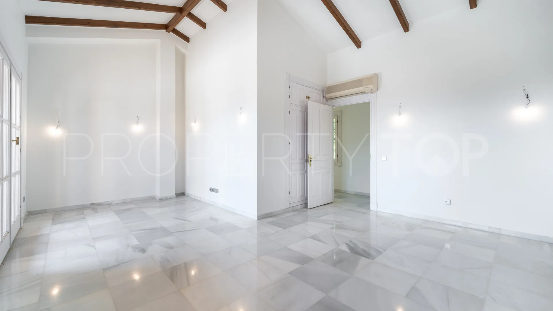 For sale 7 bedrooms villa in El Madroñal