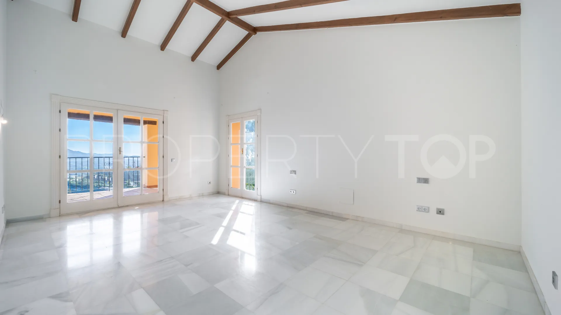 For sale 7 bedrooms villa in El Madroñal