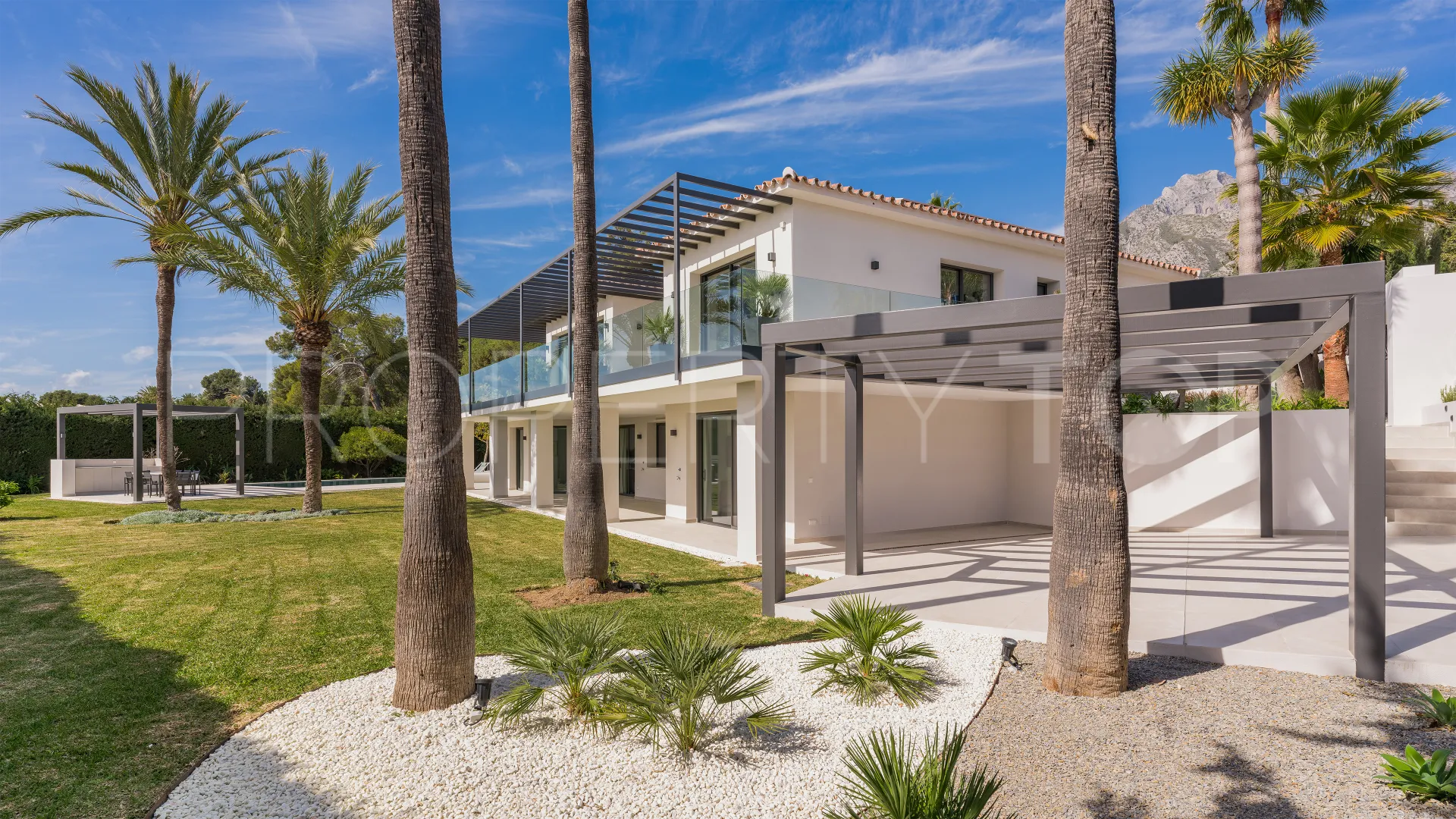 Villa en venta en Rocio de Nagüeles de 5 dormitorios