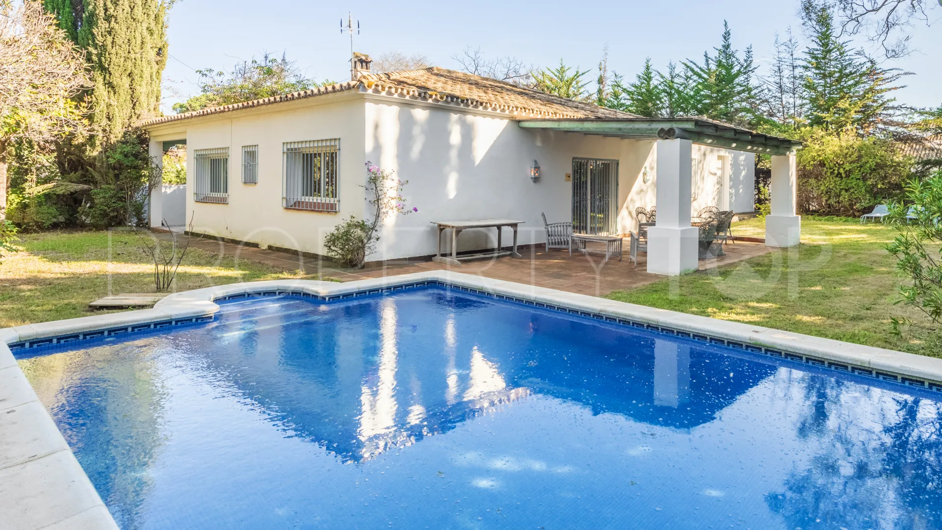Villa en venta en Artola