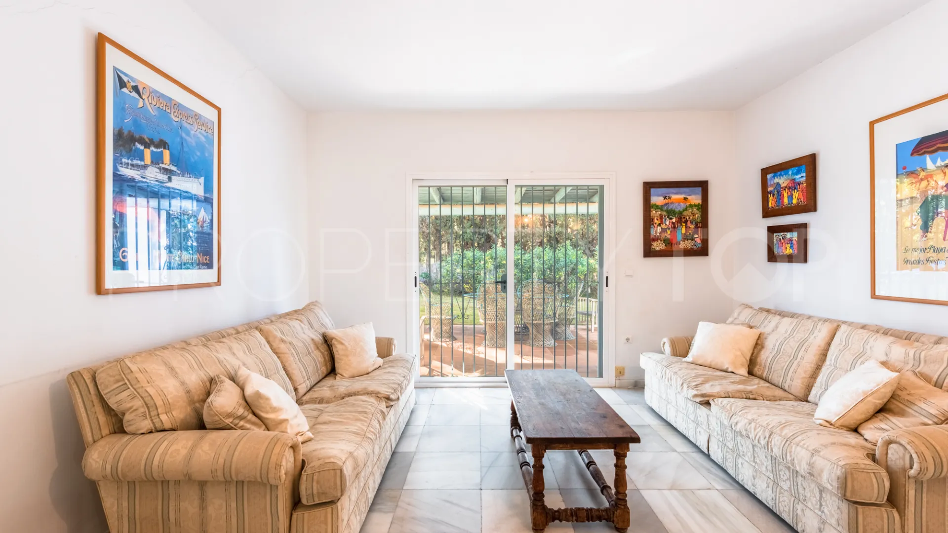 Villa en venta en Artola
