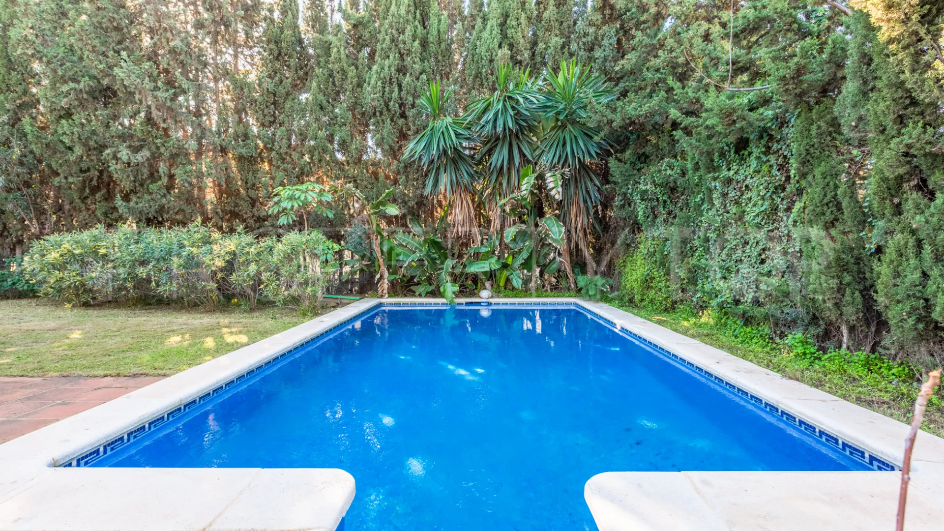 Villa en venta en Artola
