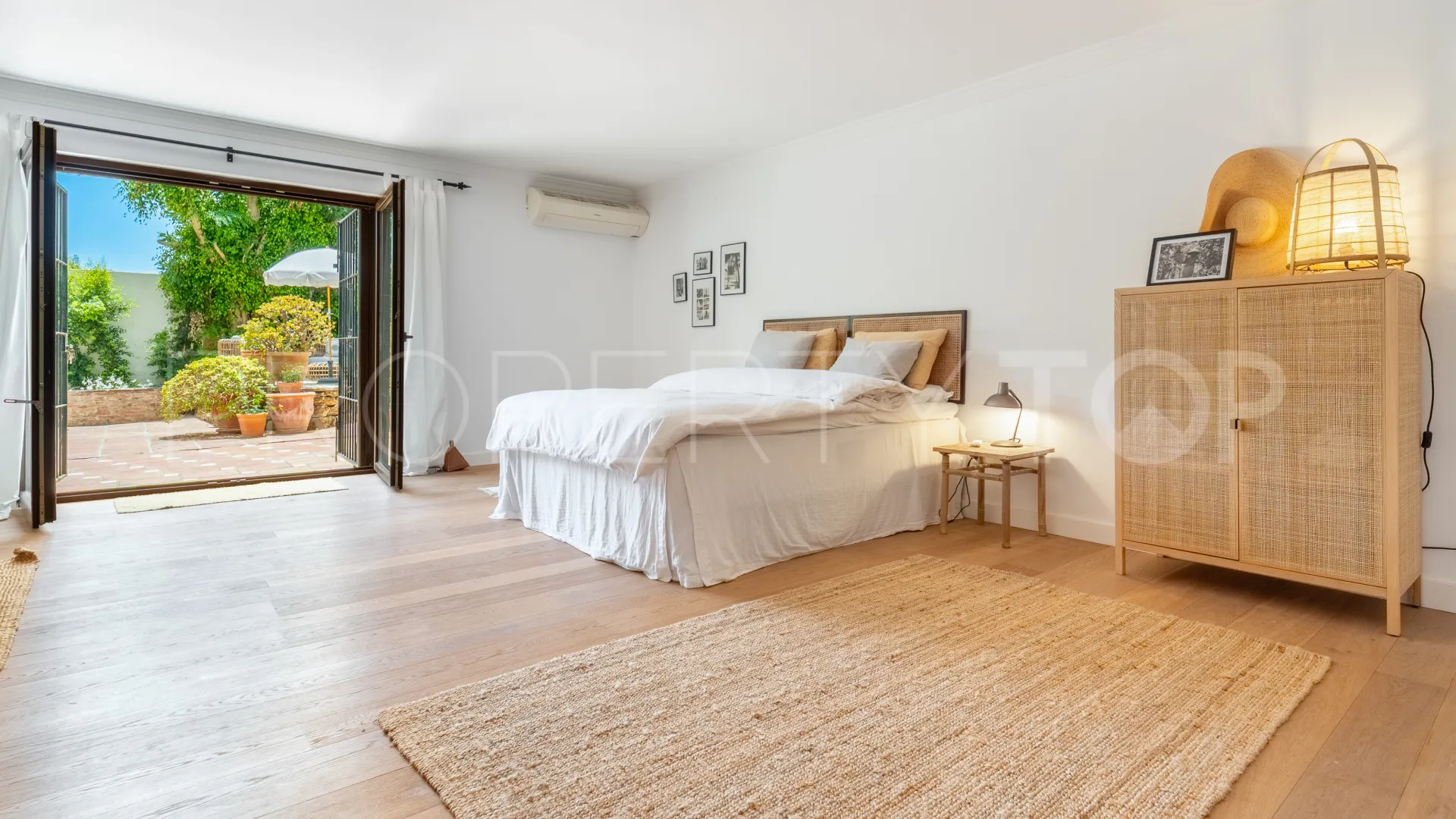 Villa pareada en venta en Marbella Hill Club con 3 dormitorios