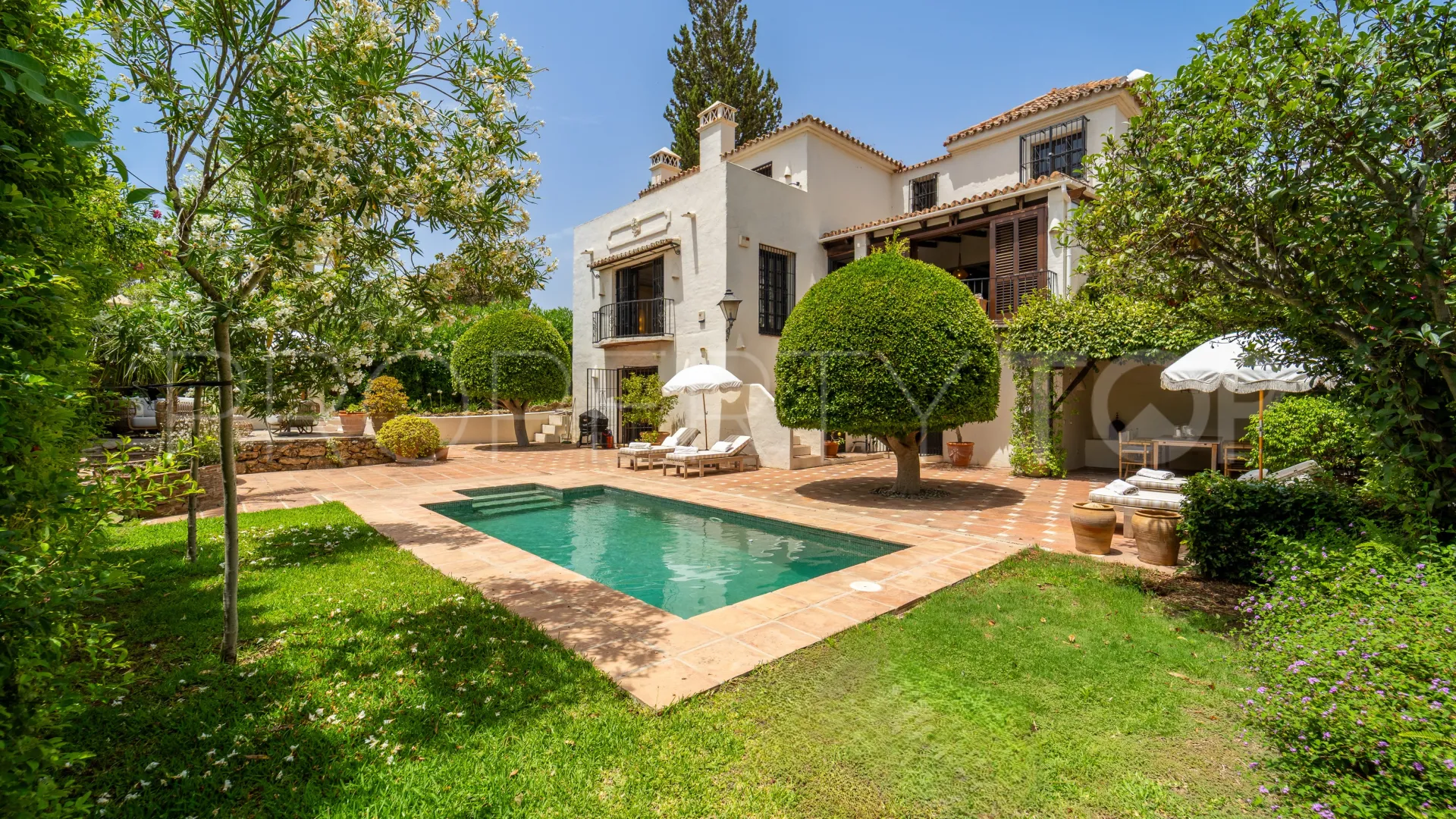 Villa pareada en venta en Marbella Hill Club con 3 dormitorios