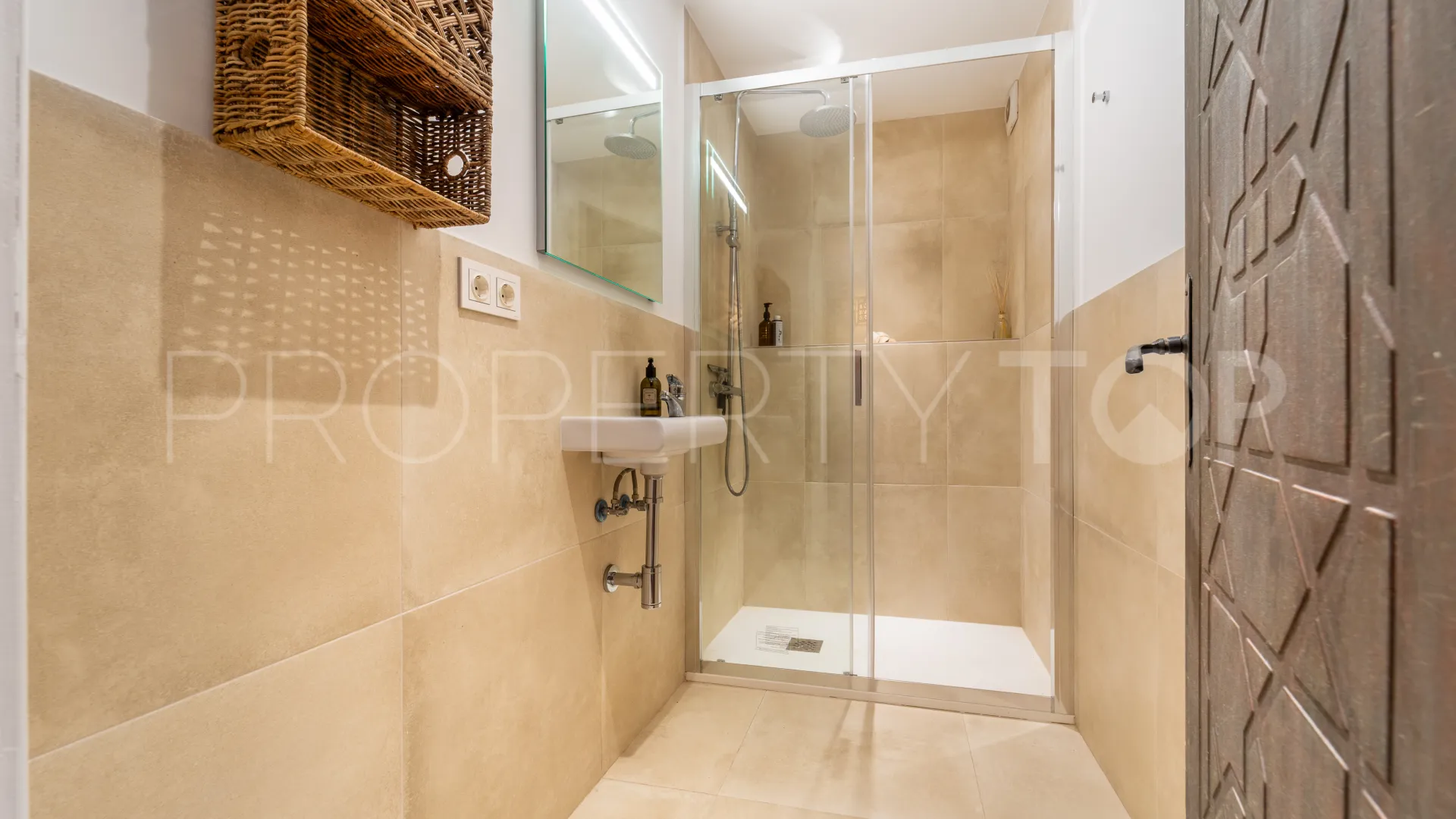 Villa pareada en venta en Marbella Hill Club con 3 dormitorios