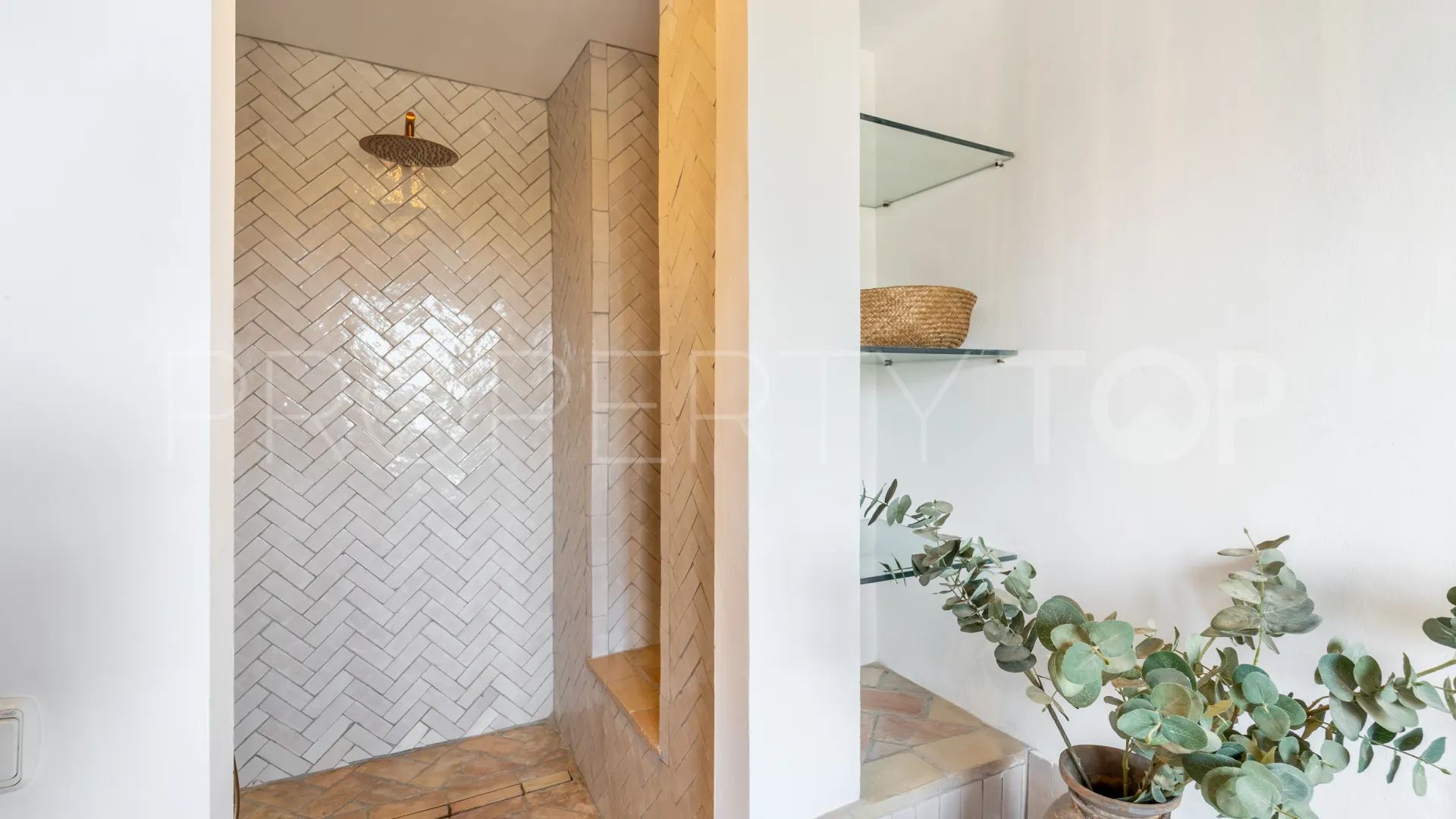 Villa pareada en venta en Marbella Hill Club con 3 dormitorios