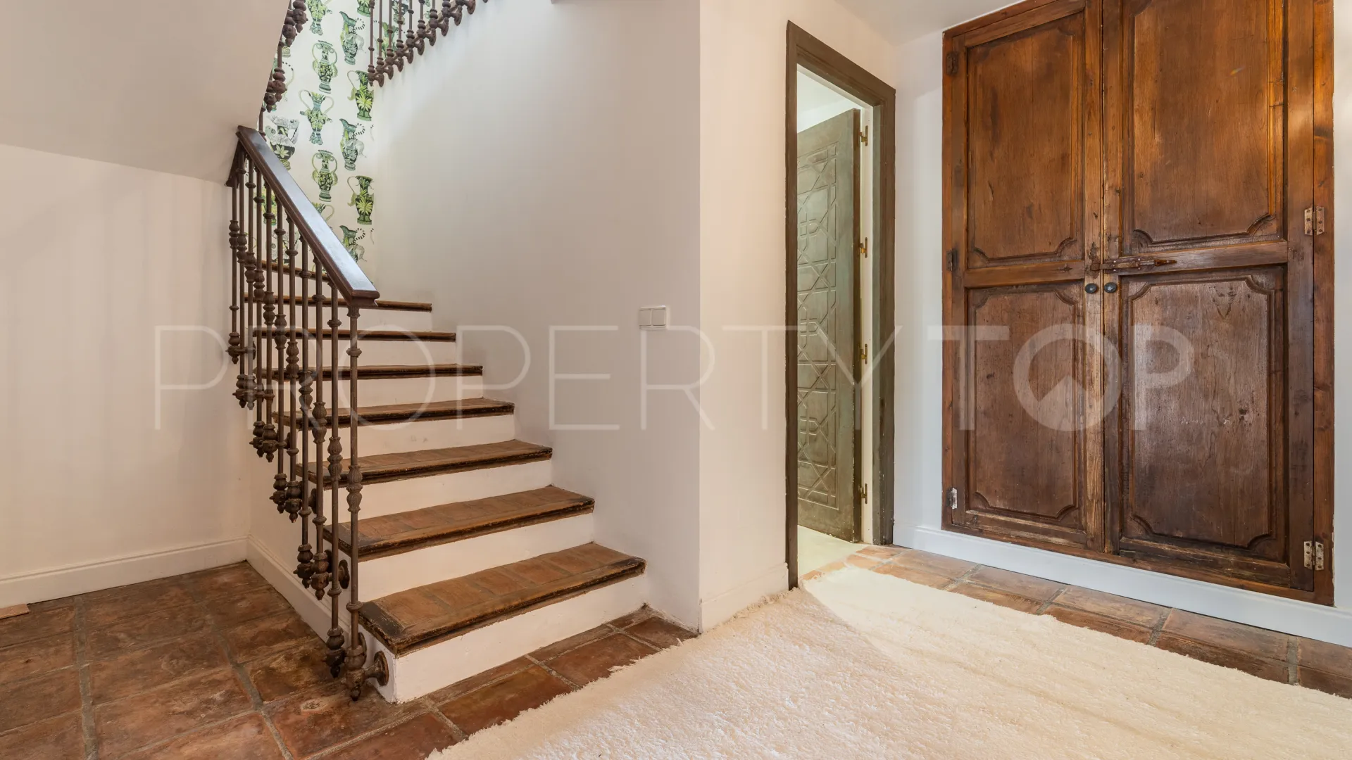Villa pareada en venta en Marbella Hill Club con 3 dormitorios
