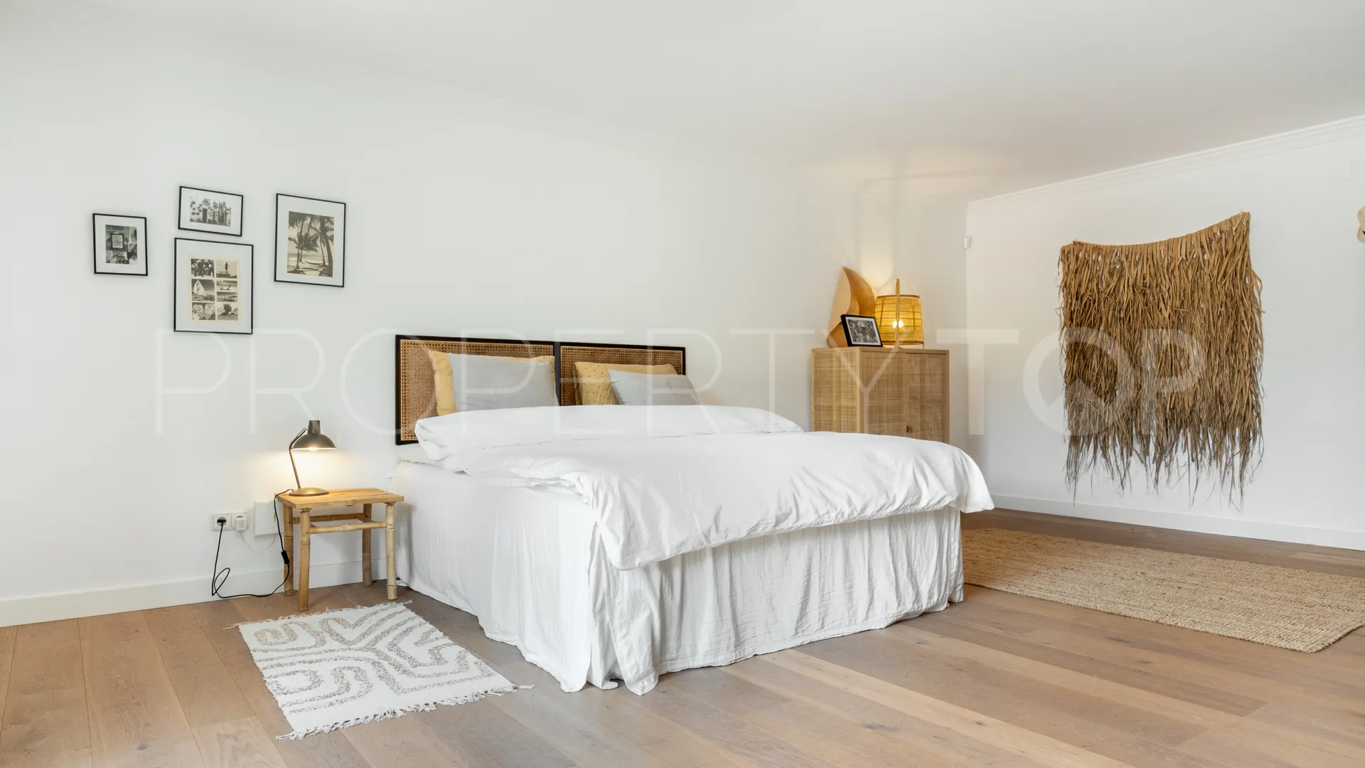 Villa pareada en venta en Marbella Hill Club con 3 dormitorios