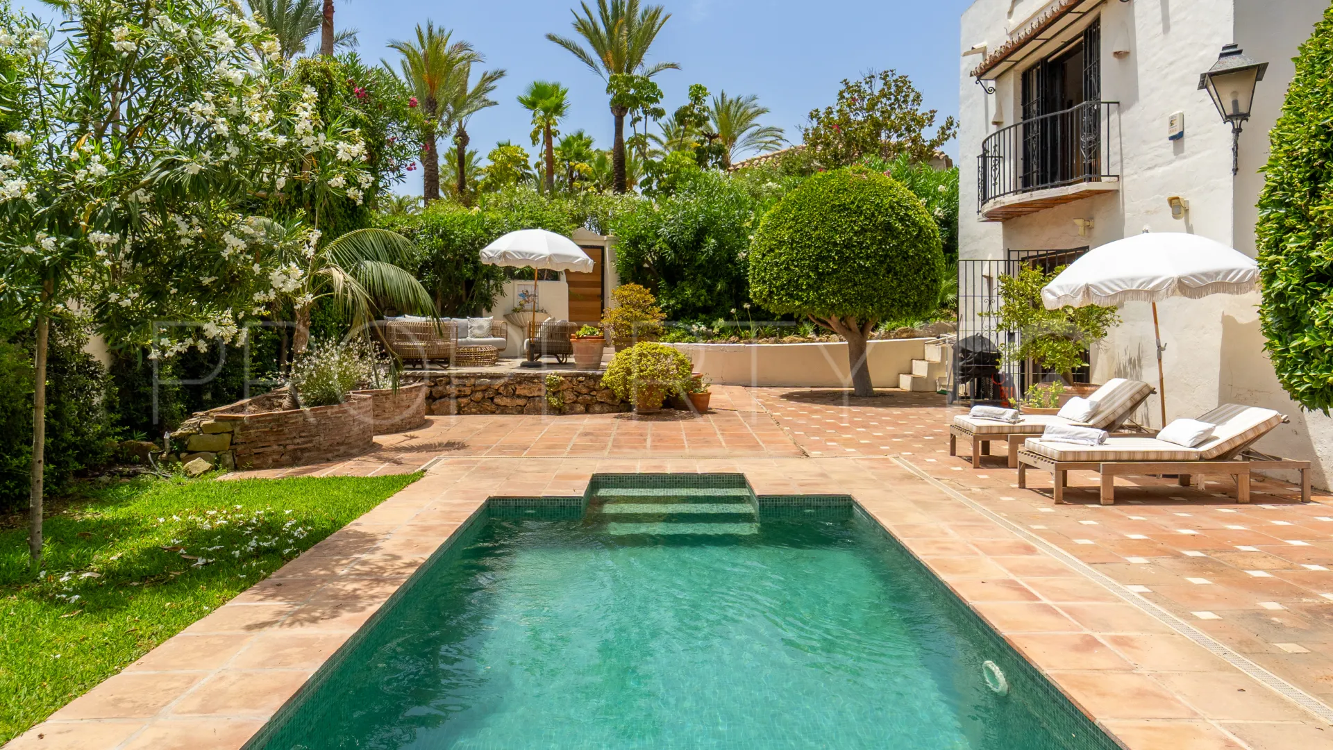 Villa pareada en venta en Marbella Hill Club con 3 dormitorios