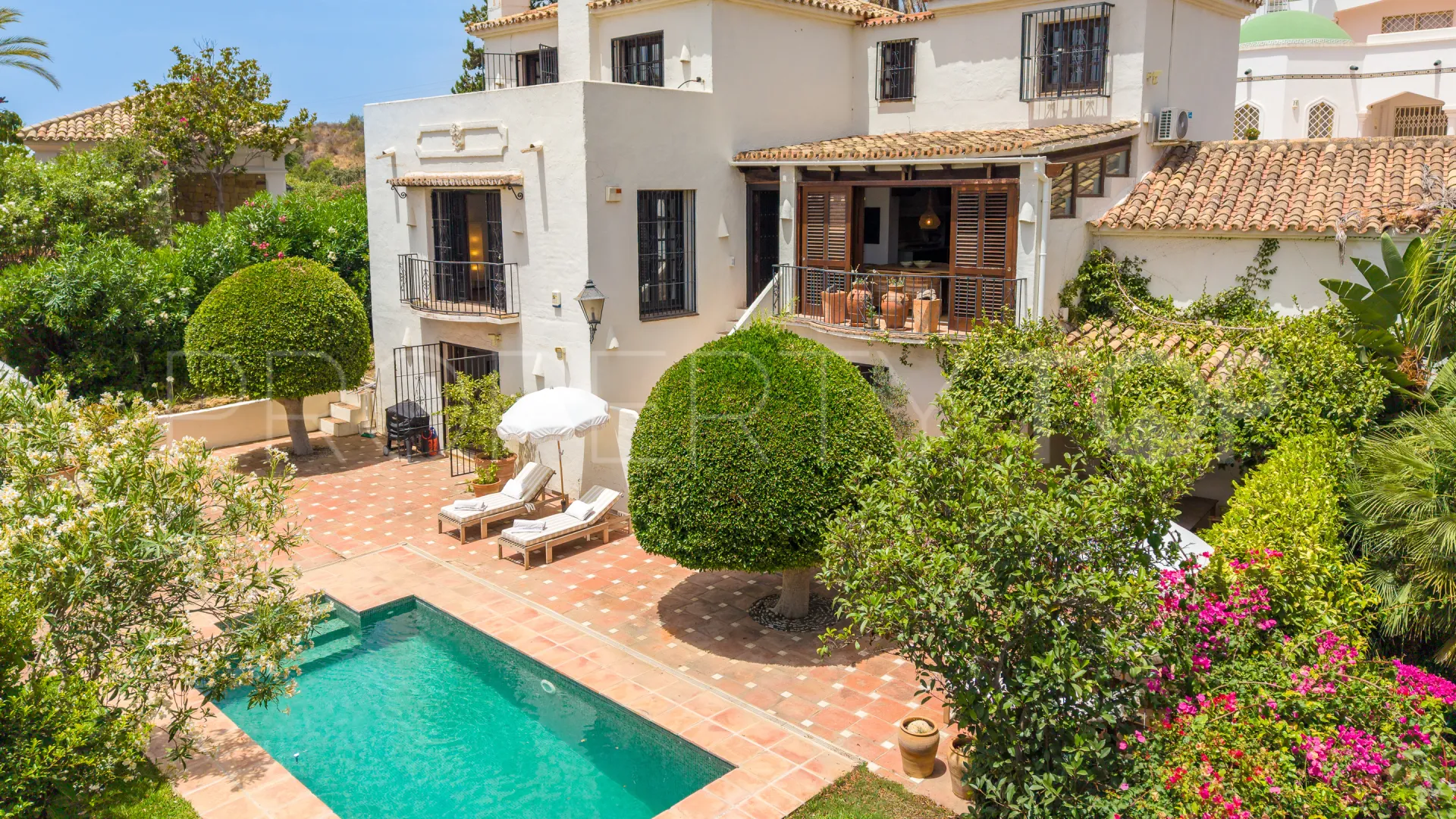 Villa pareada en venta en Marbella Hill Club con 3 dormitorios