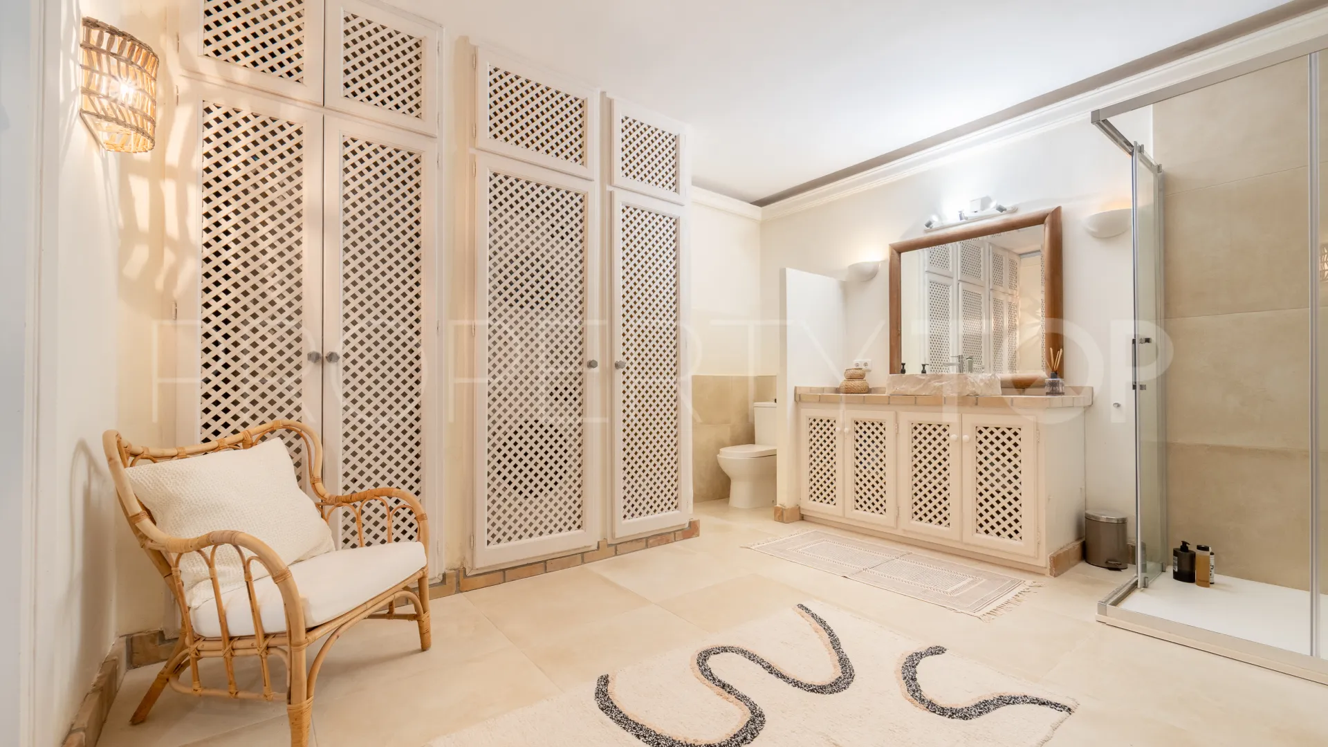 Villa pareada en venta en Marbella Hill Club con 3 dormitorios