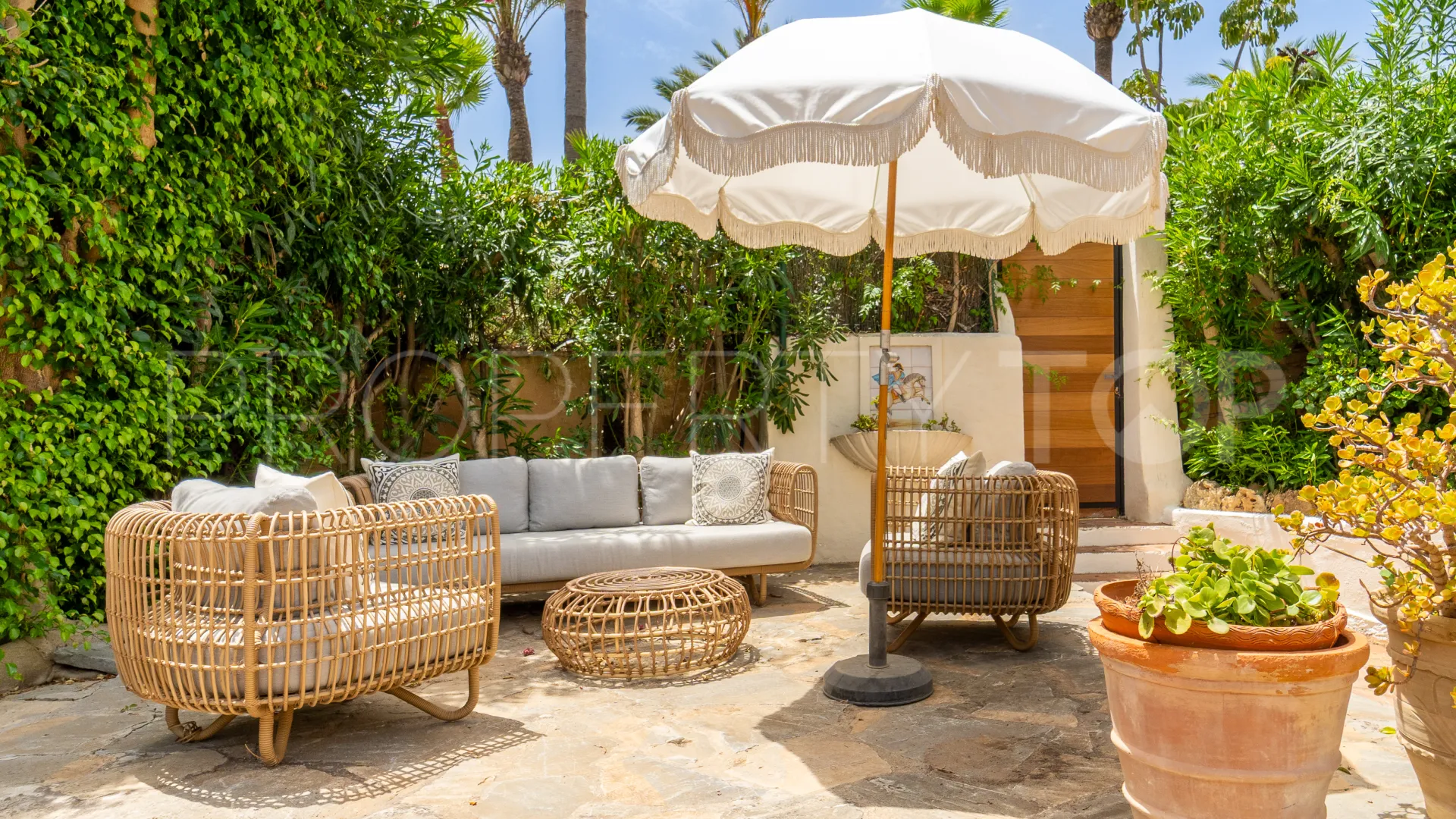 Villa pareada en venta en Marbella Hill Club con 3 dormitorios