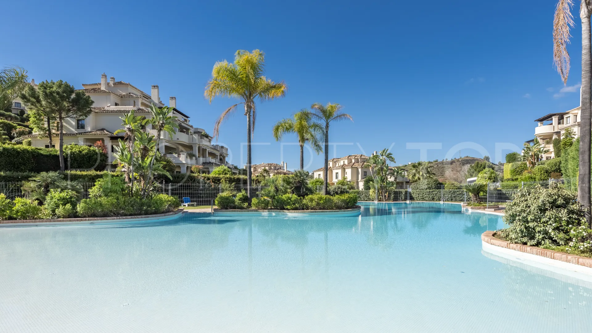 Comprar atico duplex en Los Capanes del Golf