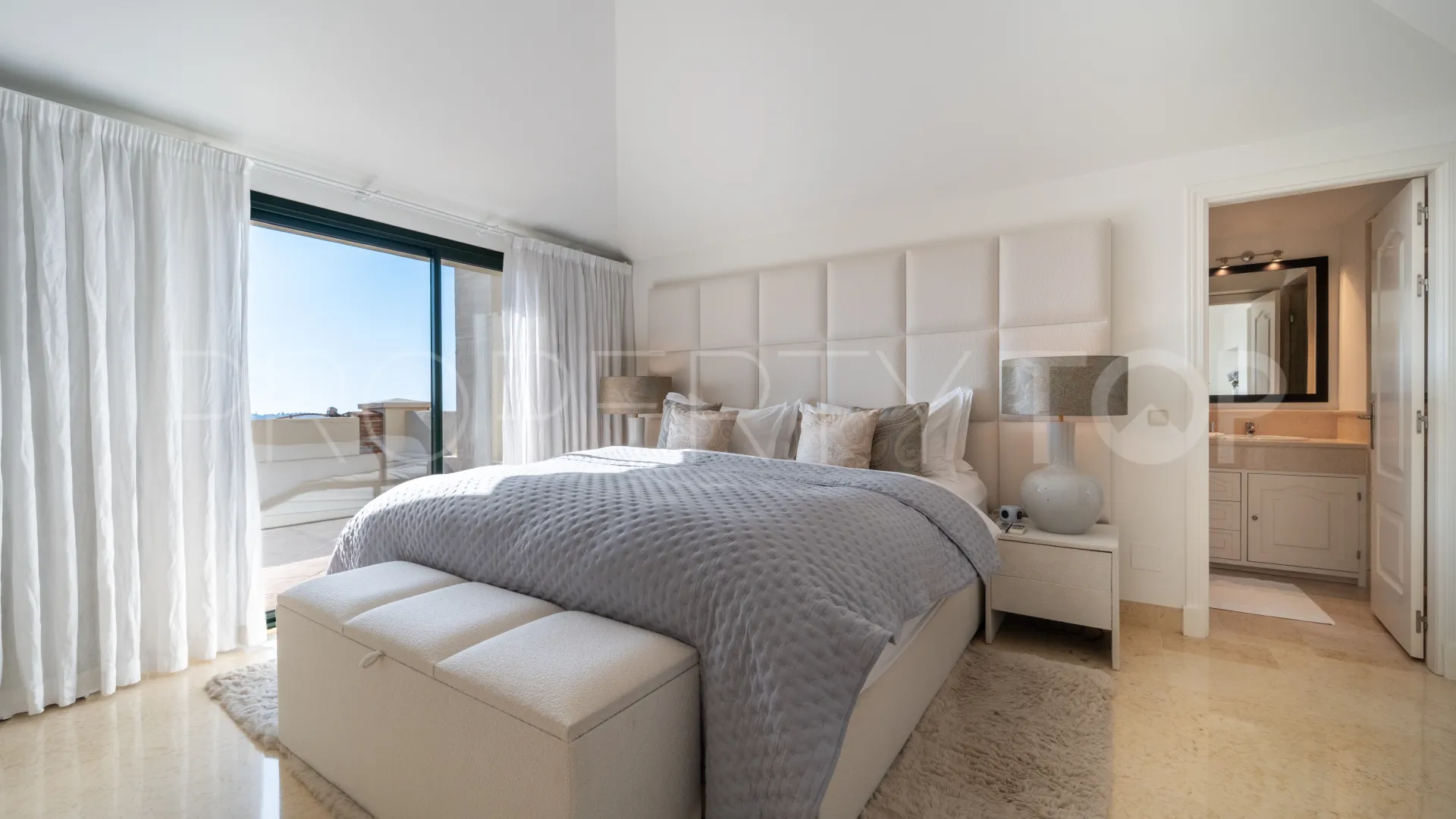 Comprar atico duplex en Los Capanes del Golf