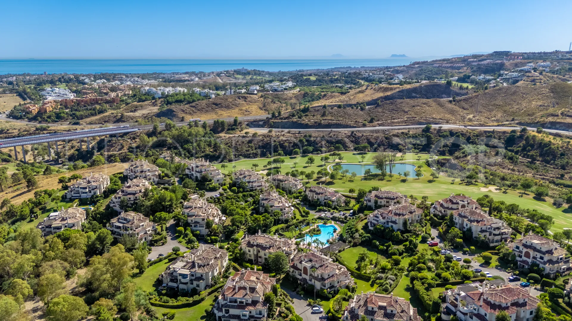 Comprar atico duplex en Los Capanes del Golf