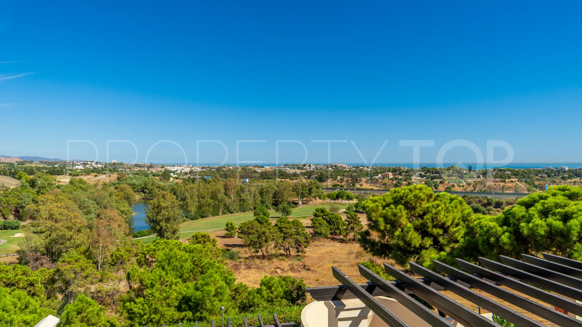 Comprar atico duplex en Los Capanes del Golf
