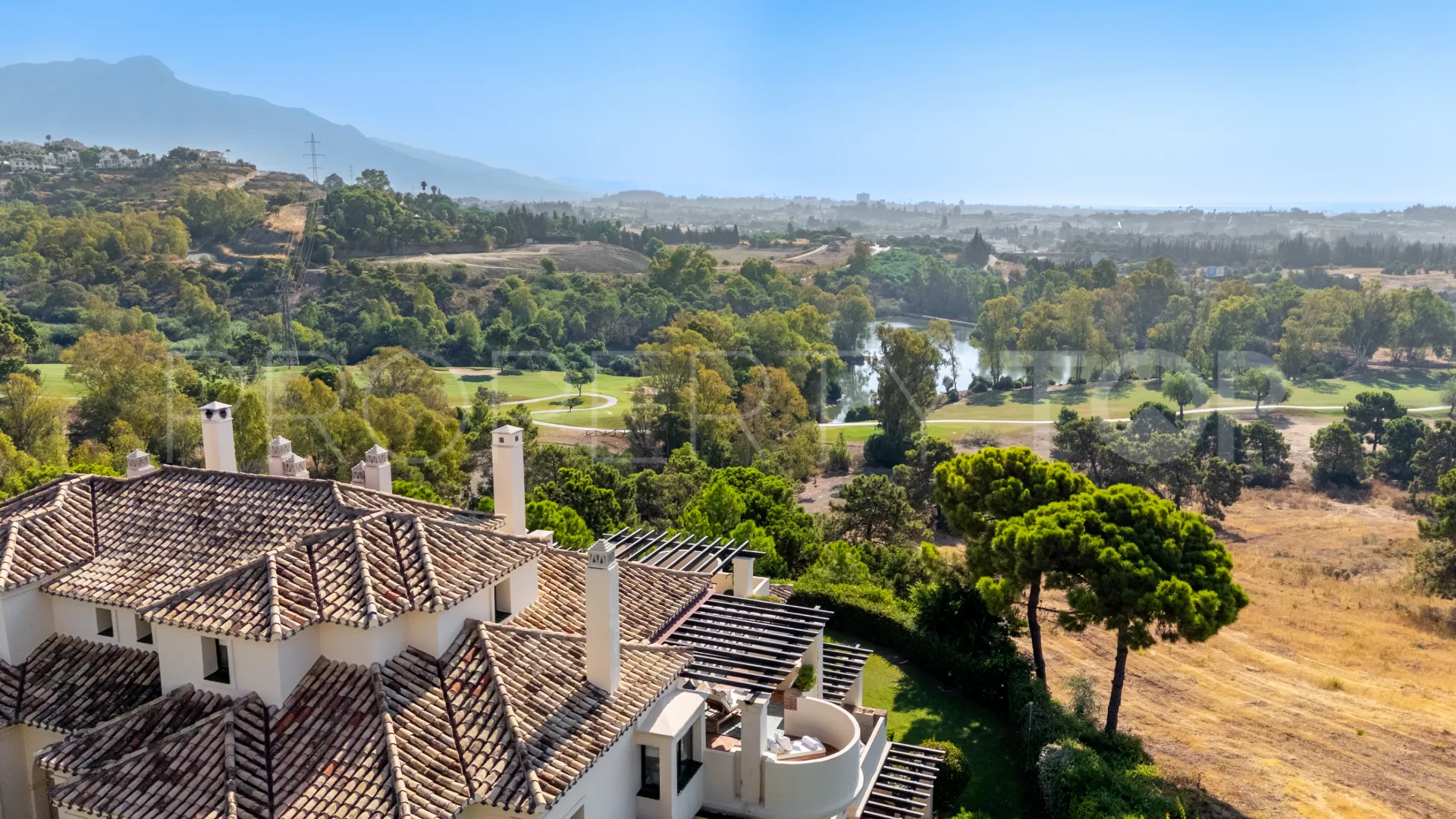 Comprar atico duplex en Los Capanes del Golf