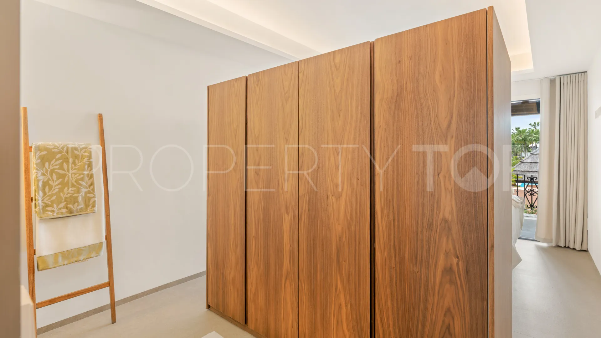 Buy Marina Puente Romano 3 bedrooms apartment