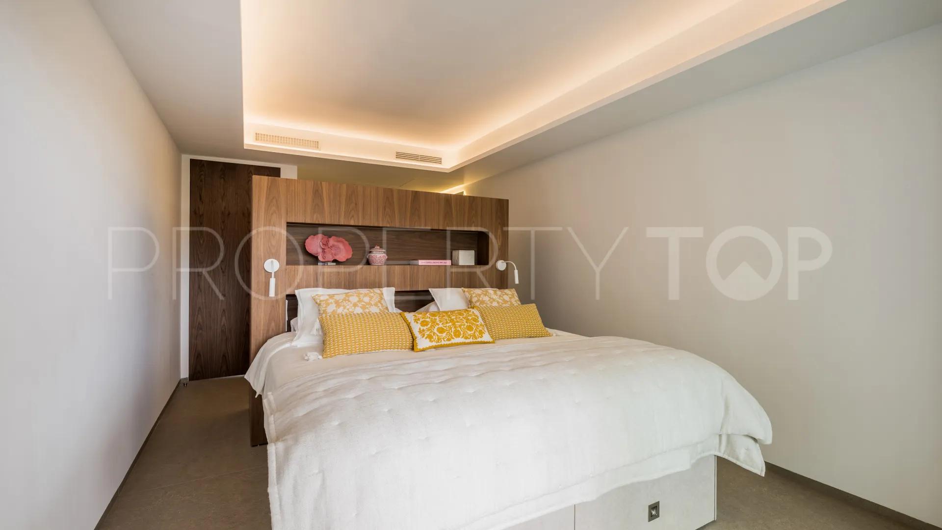Buy Marina Puente Romano 3 bedrooms apartment