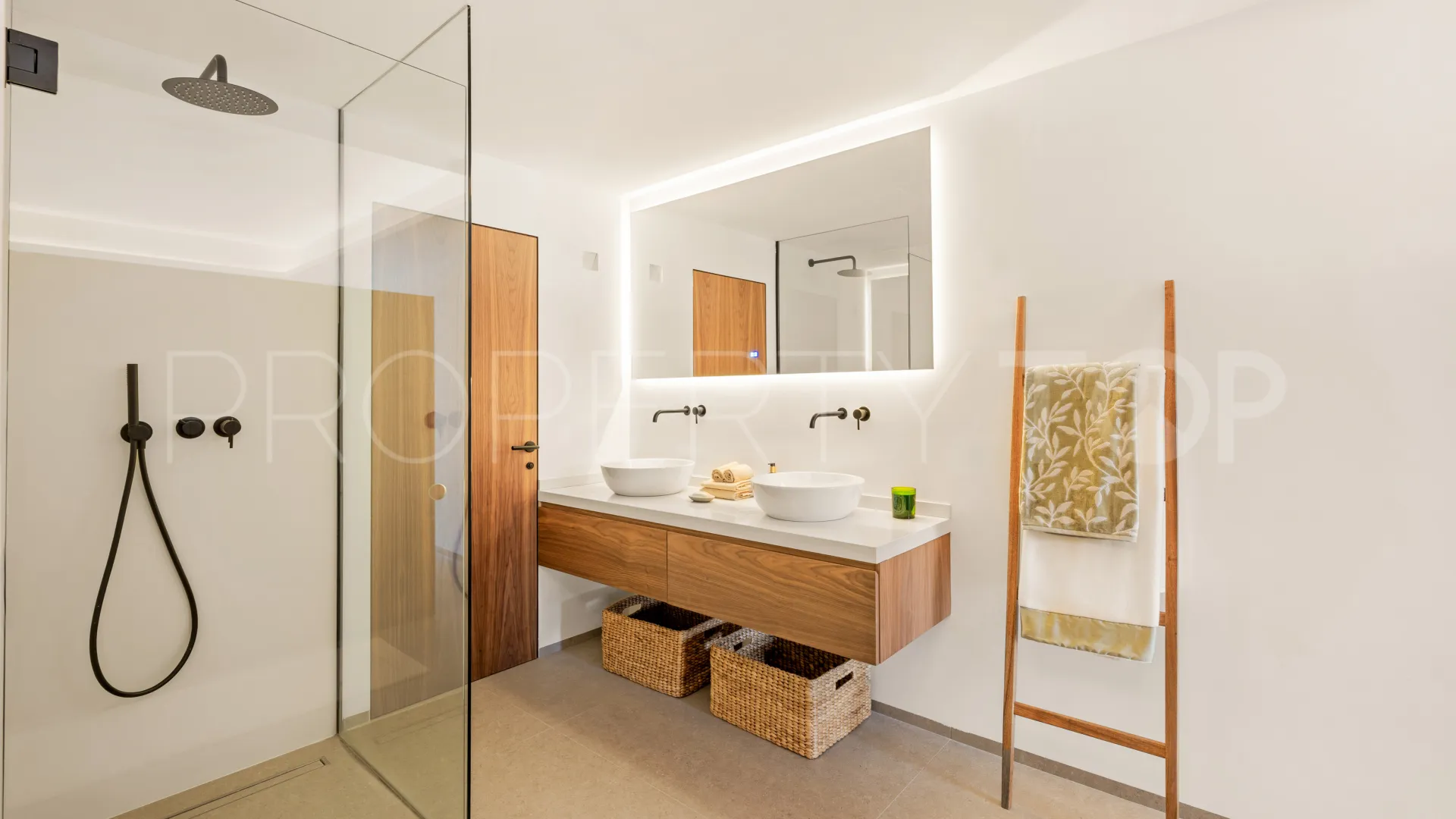 Buy Marina Puente Romano 3 bedrooms apartment