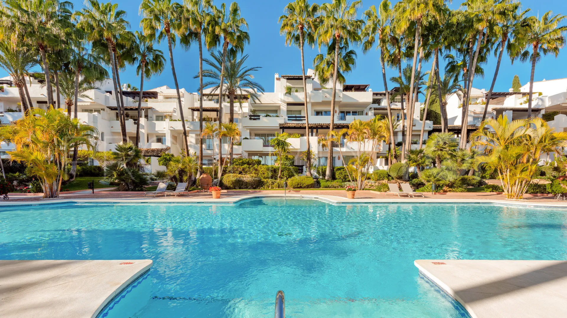 Buy Marina Puente Romano 3 bedrooms apartment