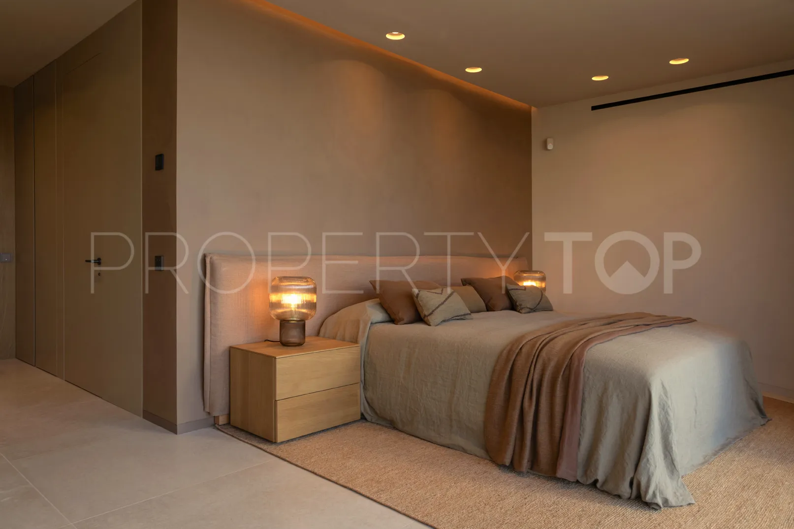 Se vende villa con 8 dormitorios en La Reserva