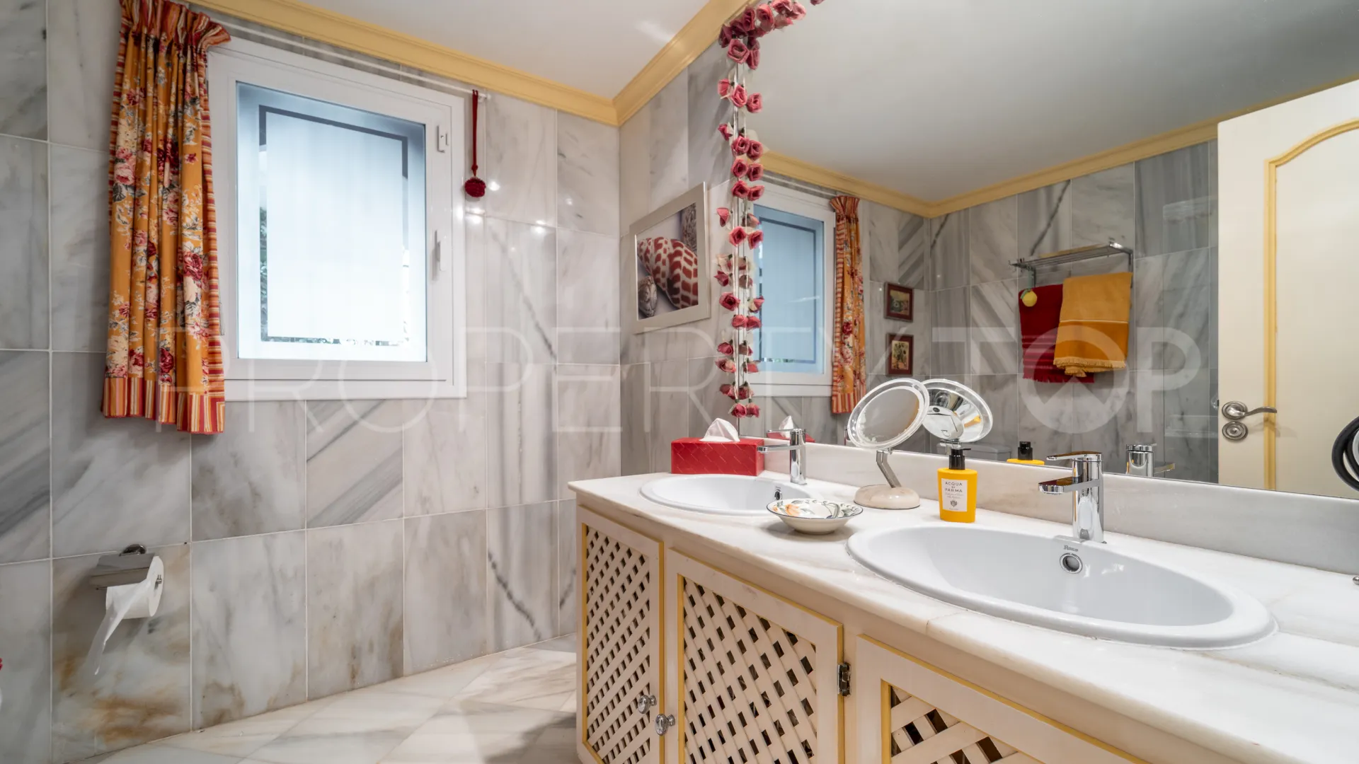 Semi detached villa with 4 bedrooms for sale in Marbella Hill Club