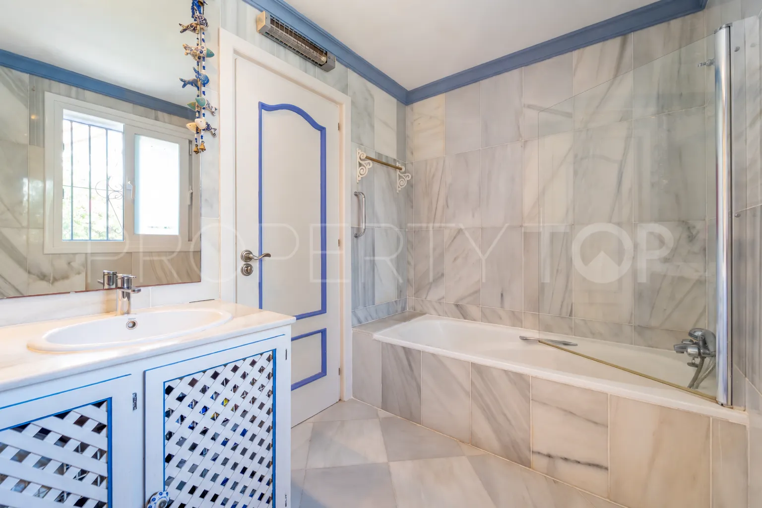 Semi detached villa with 4 bedrooms for sale in Marbella Hill Club