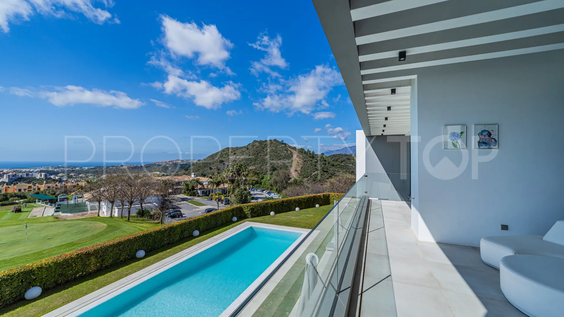 Villa in Los Arqueros for sale