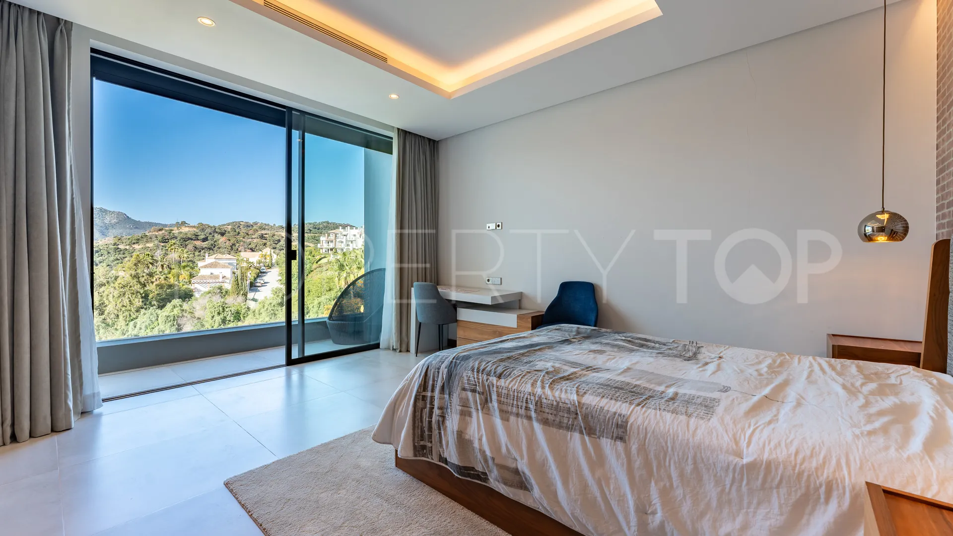 Villa in Los Arqueros for sale