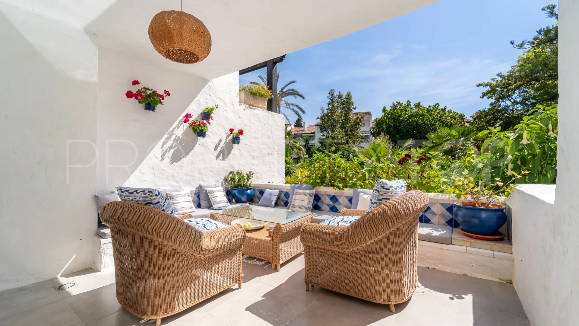 Ground floor apartment with 2 bedrooms for sale in Puente Romano II