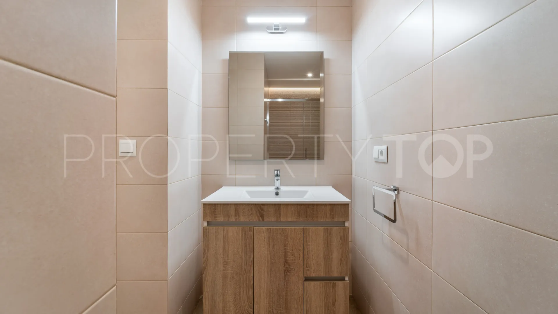 Ground floor apartment with 2 bedrooms for sale in Puente Romano II