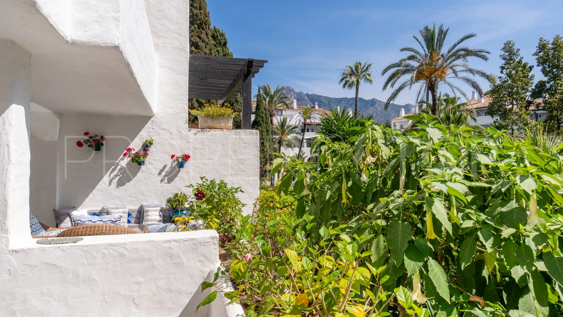 Ground floor apartment with 2 bedrooms for sale in Puente Romano II