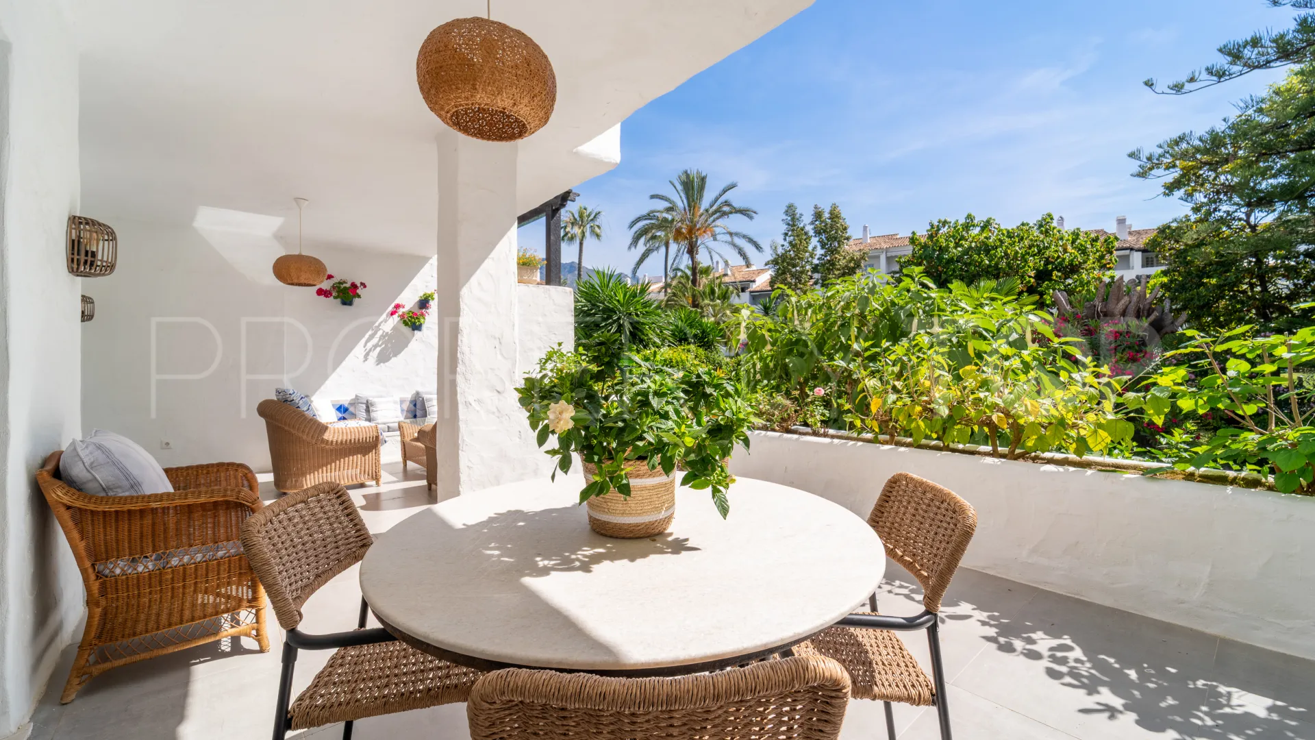 Ground floor apartment with 2 bedrooms for sale in Puente Romano II