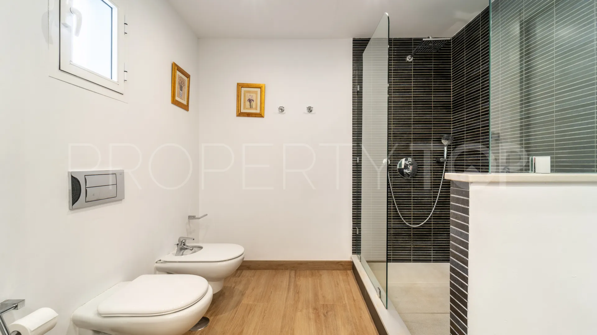 Ground floor apartment with 2 bedrooms for sale in Puente Romano II