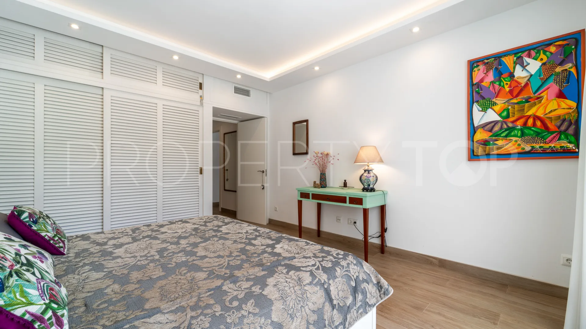 Ground floor apartment with 2 bedrooms for sale in Puente Romano II
