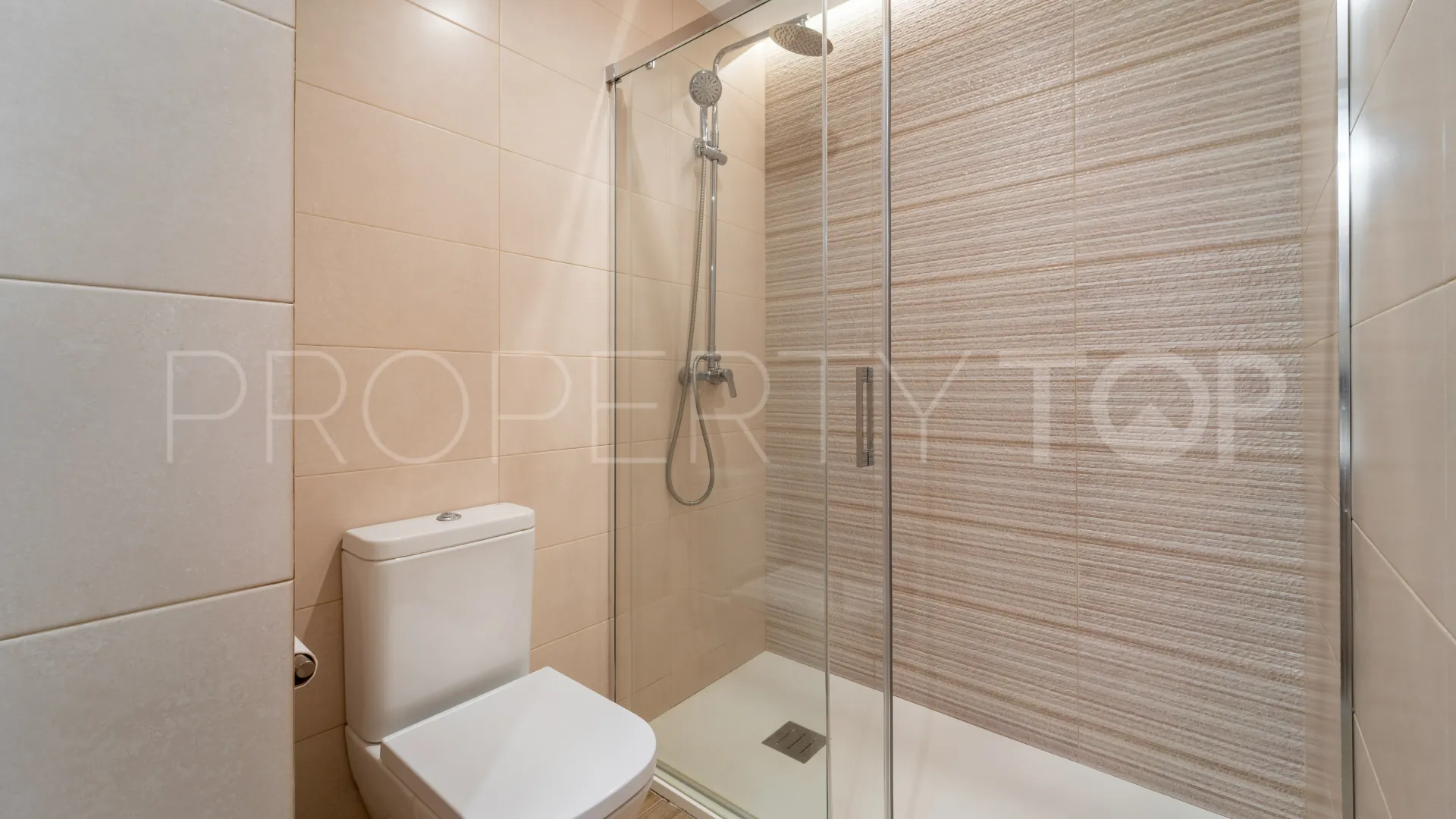 Ground floor apartment with 2 bedrooms for sale in Puente Romano II