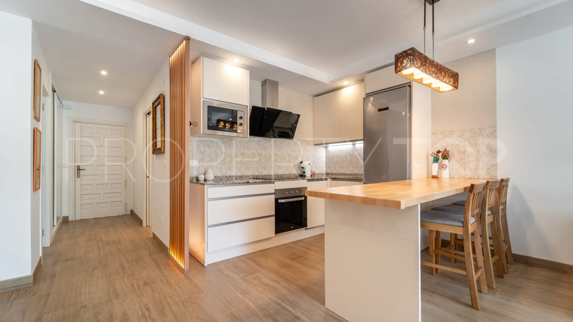 Ground floor apartment with 2 bedrooms for sale in Puente Romano II