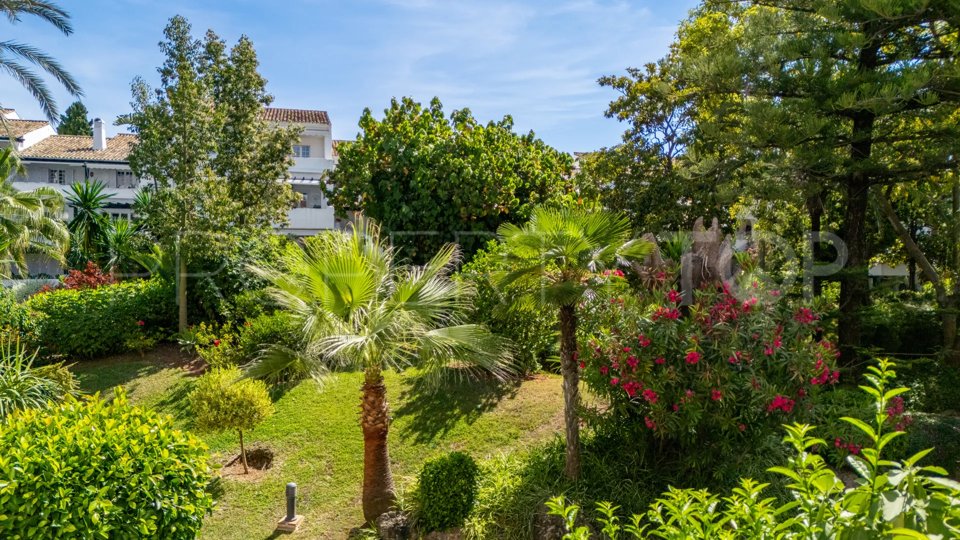Ground floor apartment with 2 bedrooms for sale in Puente Romano II
