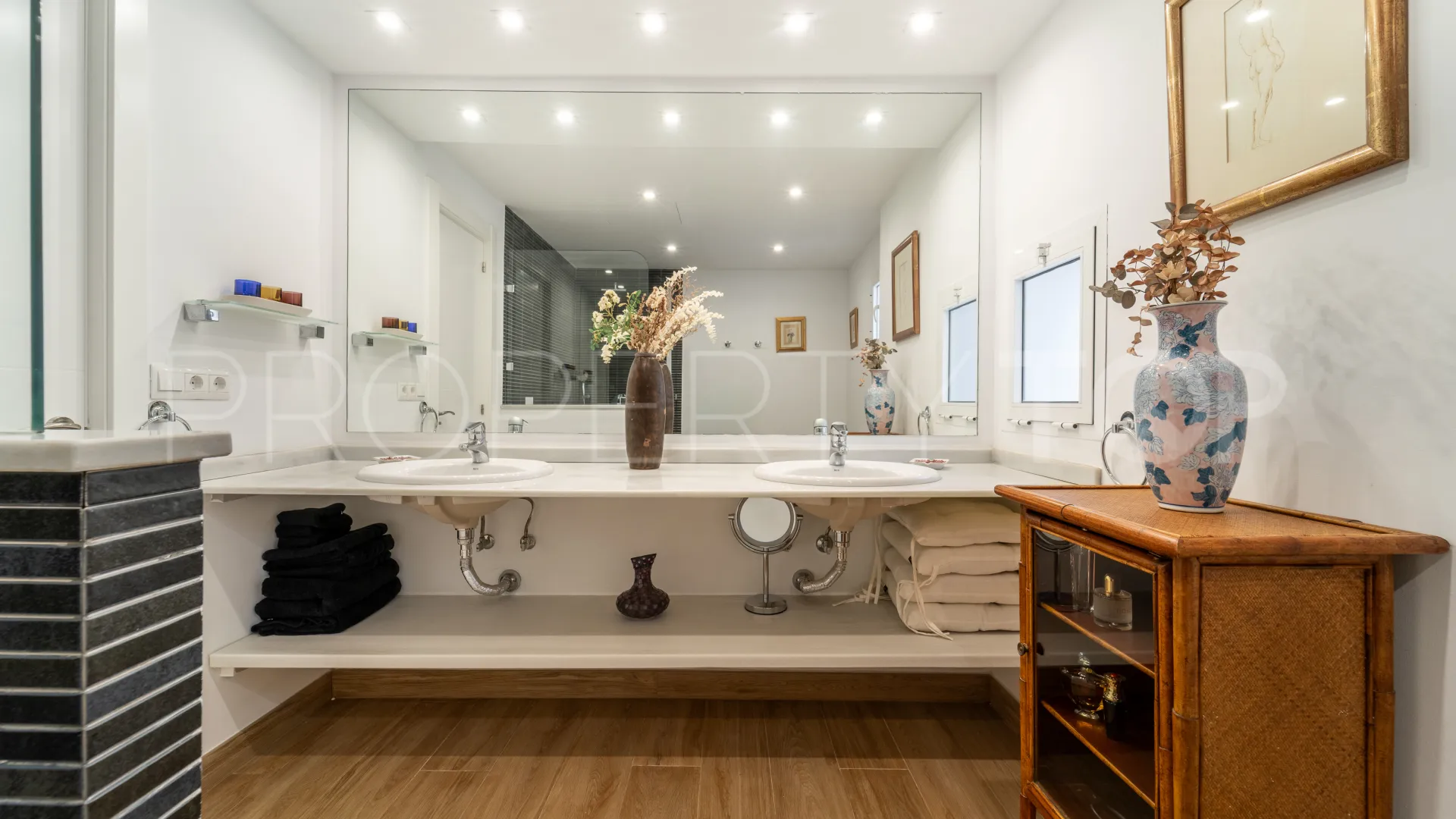 Ground floor apartment with 2 bedrooms for sale in Puente Romano II